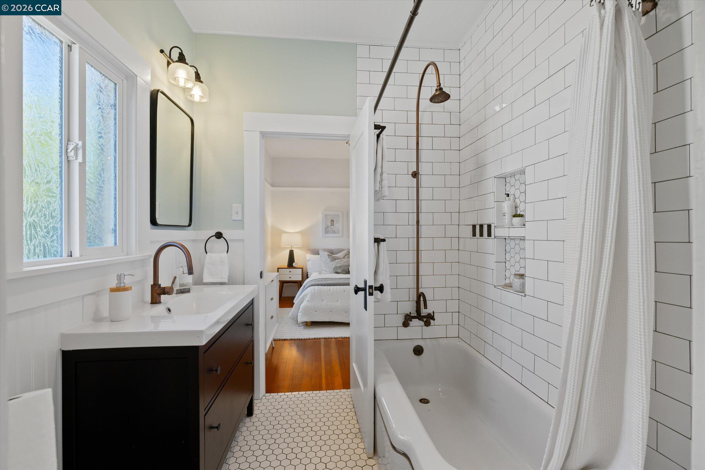 Detail Gallery Image 14 of 24 For 1631 Belvedere Avenue, Berkeley,  CA 94702-1324 - 3 Beds | 2/1 Baths