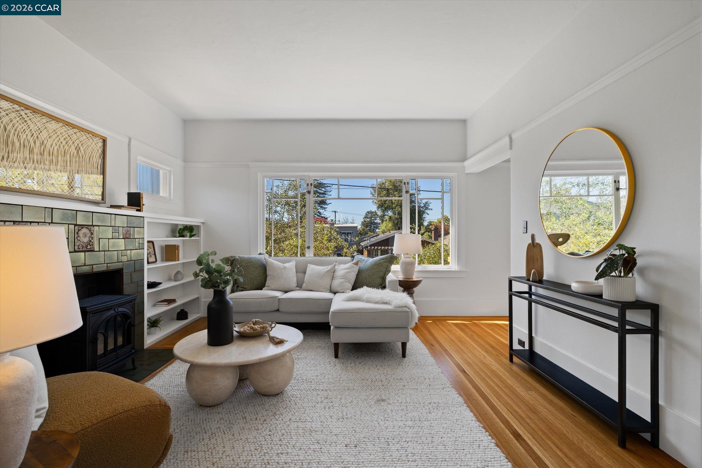 Detail Gallery Image 3 of 24 For 1631 Belvedere Avenue, Berkeley,  CA 94702-1324 - 3 Beds | 2/1 Baths