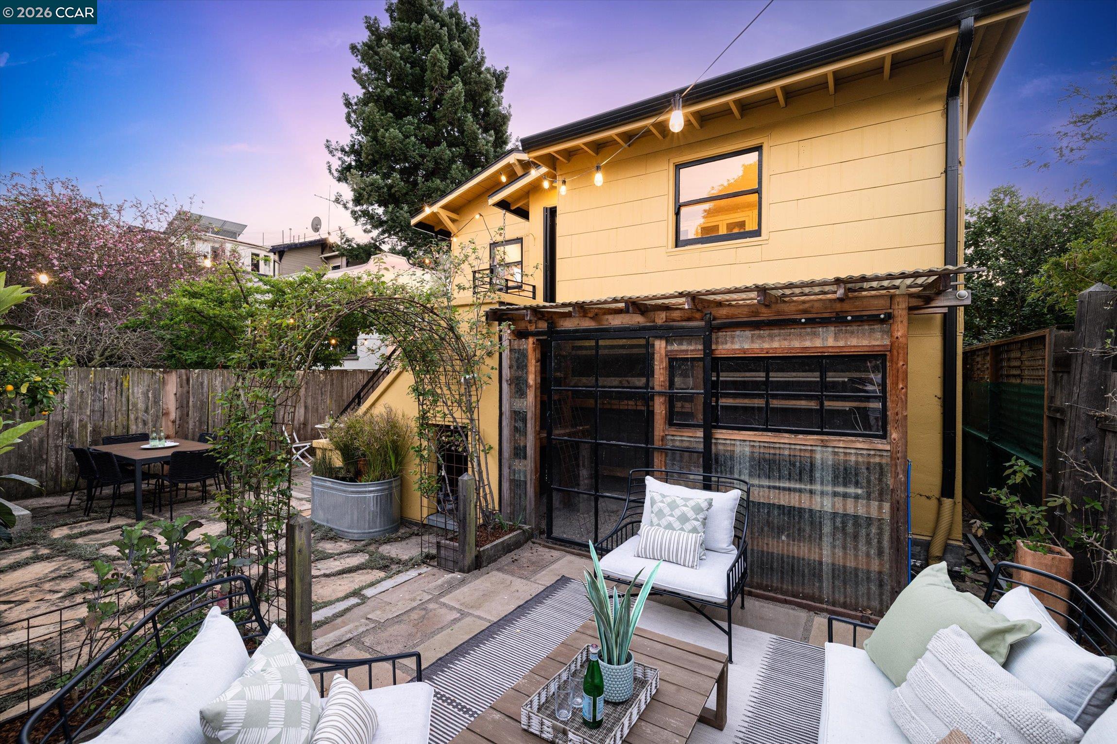 Detail Gallery Image 22 of 24 For 1631 Belvedere Avenue, Berkeley,  CA 94702-1324 - 3 Beds | 2/1 Baths