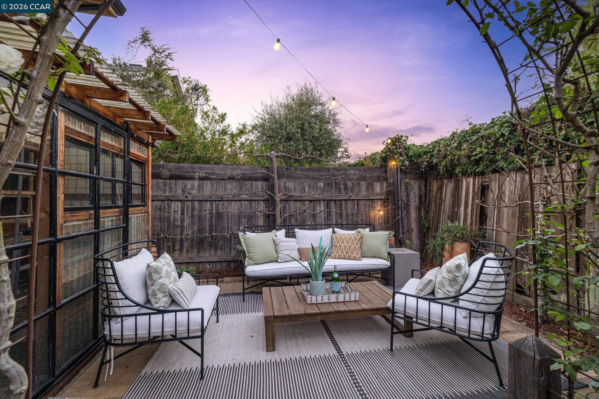 Detail Gallery Image 23 of 24 For 1631 Belvedere Avenue, Berkeley,  CA 94702-1324 - 3 Beds | 2/1 Baths