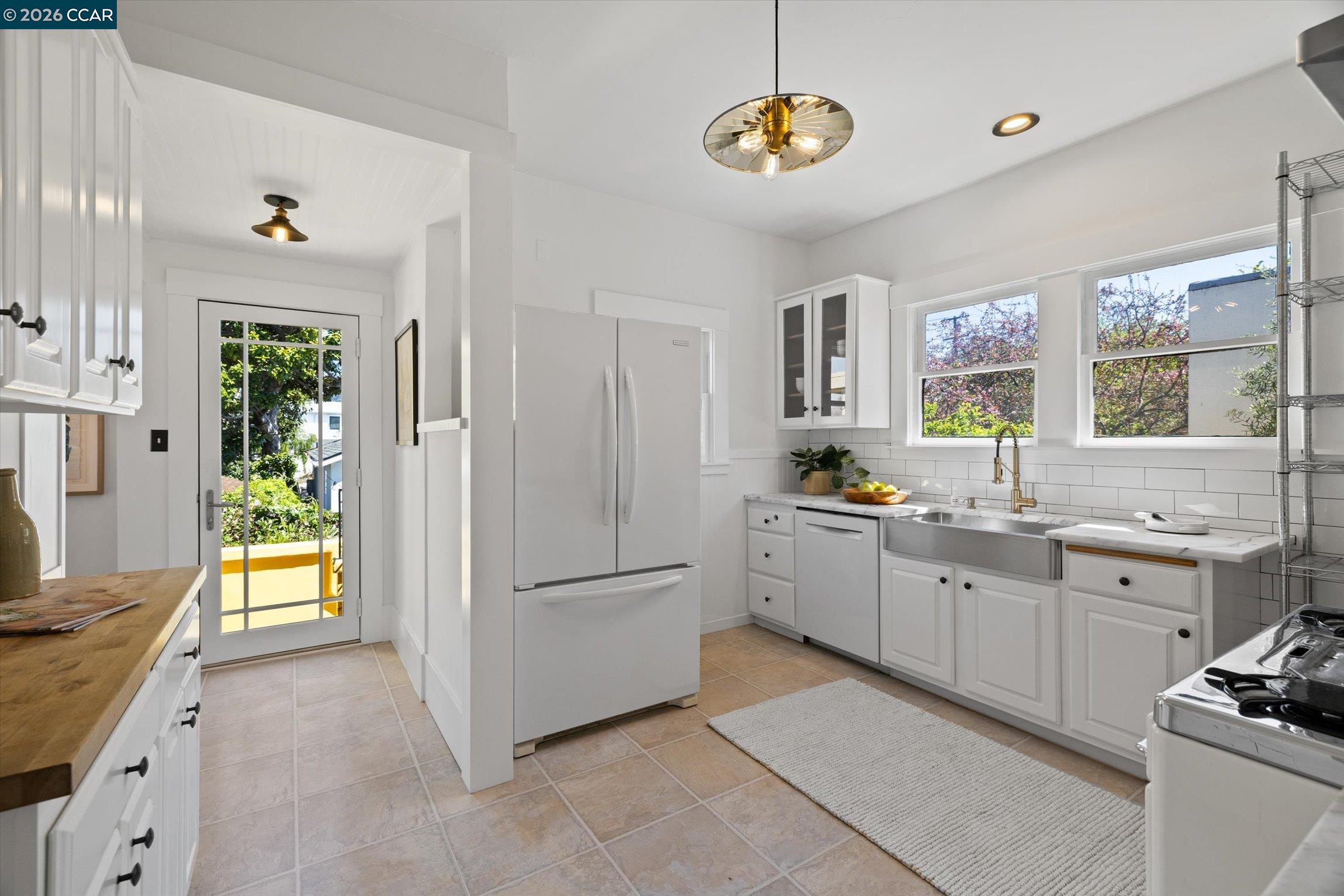 Detail Gallery Image 7 of 24 For 1631 Belvedere Avenue, Berkeley,  CA 94702-1324 - 3 Beds | 2/1 Baths