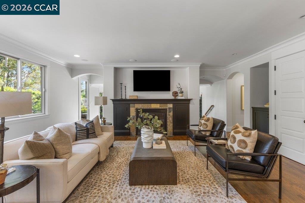 Detail Gallery Image 15 of 60 For 60 Terra Teresa, Lafayette,  CA 94549 - 5 Beds | 5/1 Baths