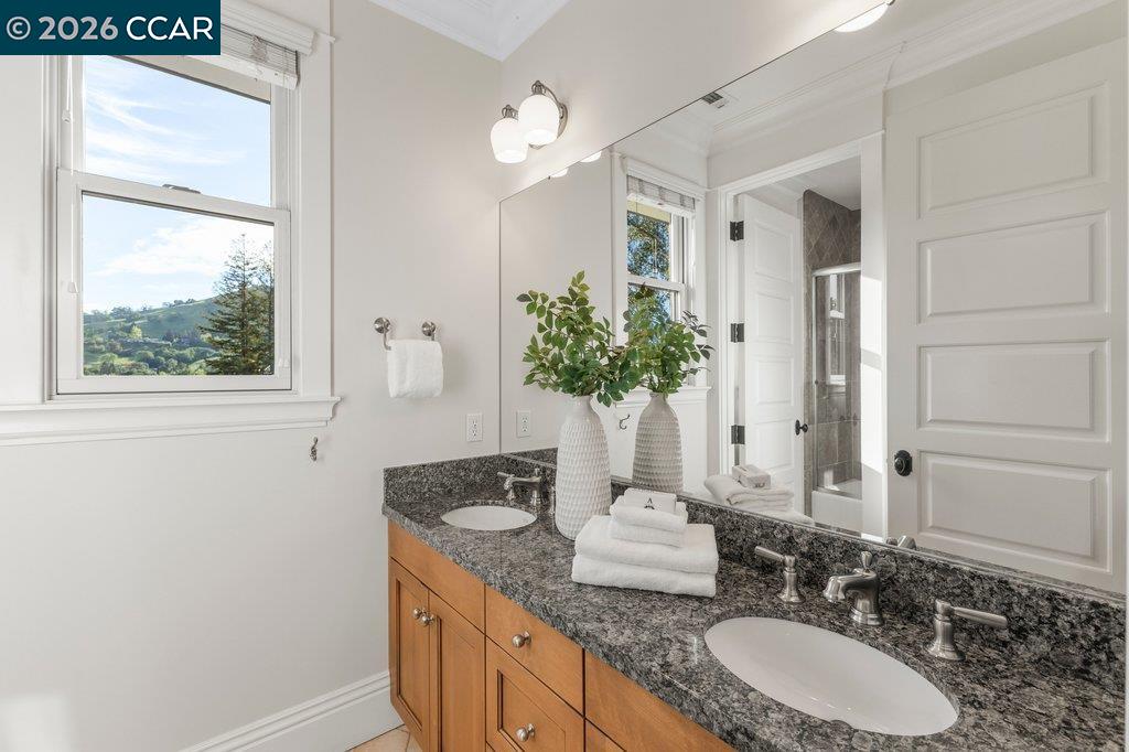 Detail Gallery Image 30 of 60 For 60 Terra Teresa, Lafayette,  CA 94549 - 5 Beds | 5/1 Baths