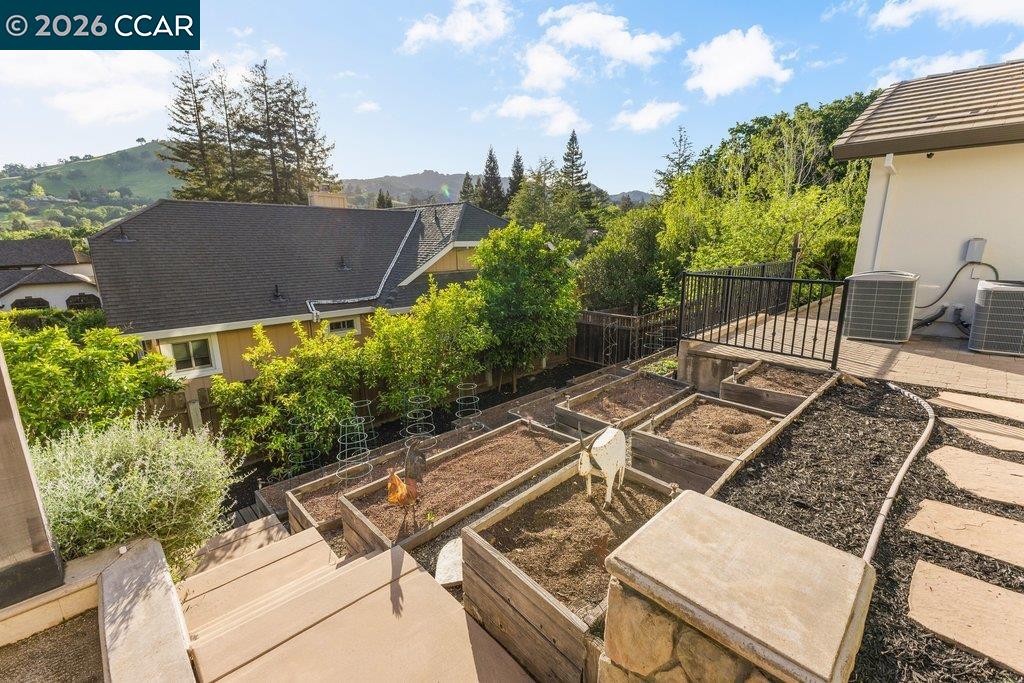 Detail Gallery Image 55 of 60 For 60 Terra Teresa, Lafayette,  CA 94549 - 5 Beds | 5/1 Baths