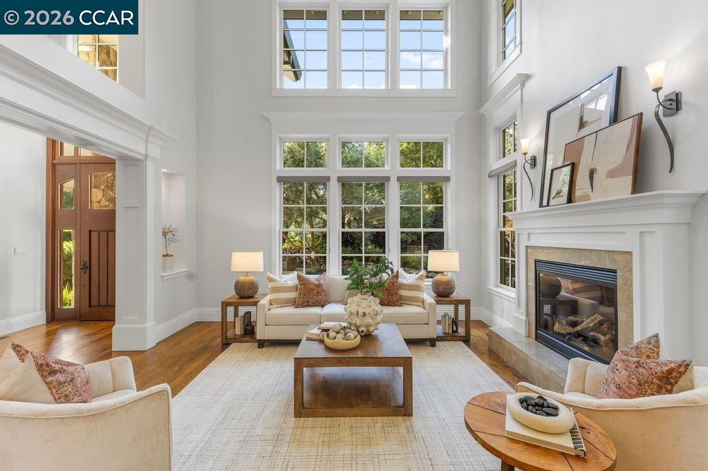 Detail Gallery Image 7 of 60 For 60 Terra Teresa, Lafayette,  CA 94549 - 5 Beds | 5/1 Baths