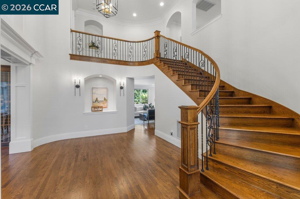 Detail Gallery Image 9 of 60 For 60 Terra Teresa, Lafayette,  CA 94549 - 5 Beds | 5/1 Baths