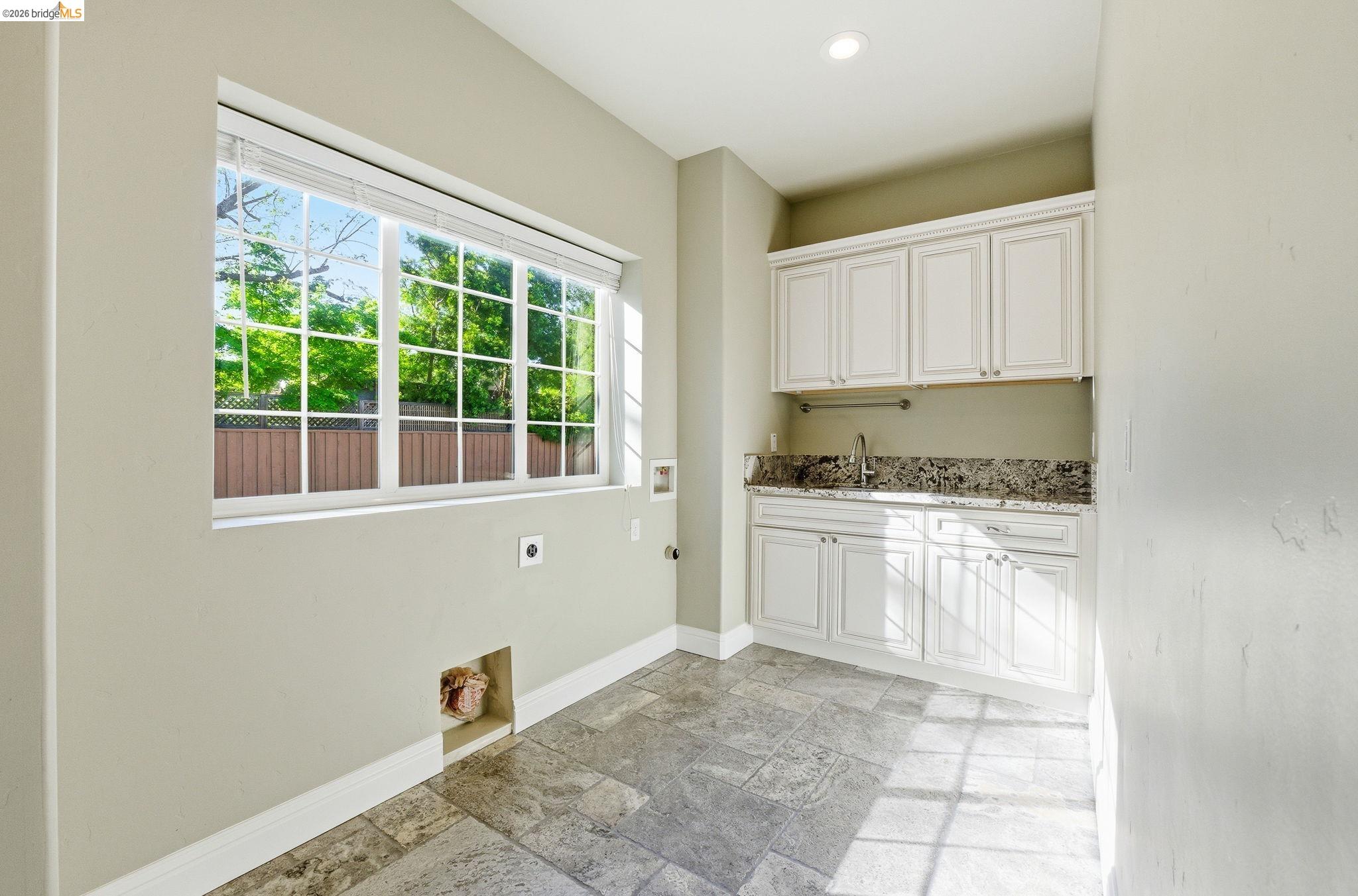 Detail Gallery Image 8 of 59 For 1747 1st Ave, Walnut Creek,  CA 94597 - 4 Beds | 3/1 Baths