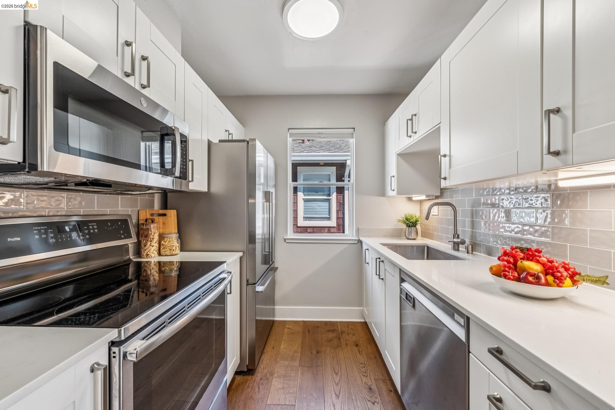 Detail Gallery Image 12 of 59 For 24 Bayside Ct, Richmond,  CA 94804 - 1 Beds | 1 Baths