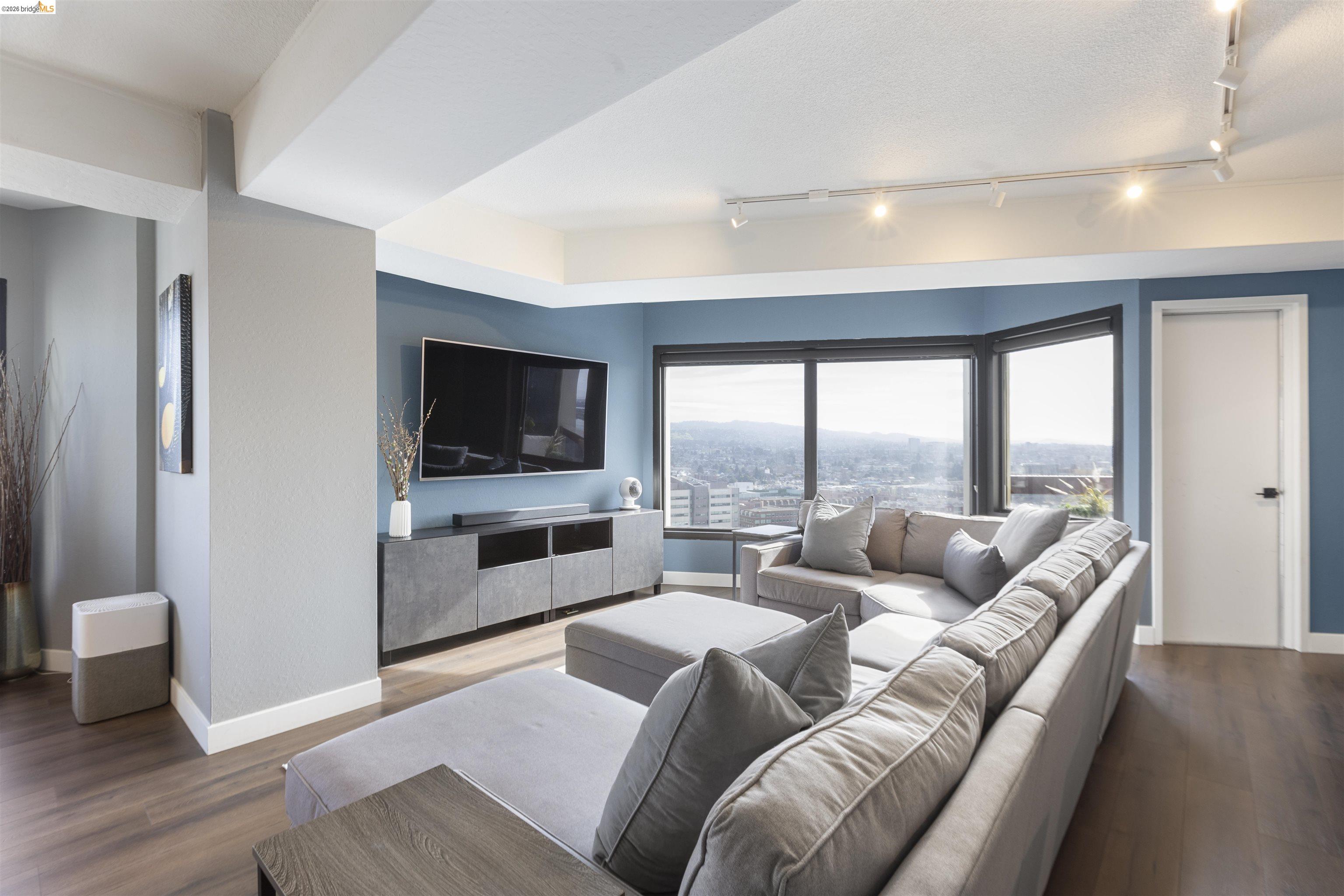 Photo #2: 41128342 Listing: Photo #2