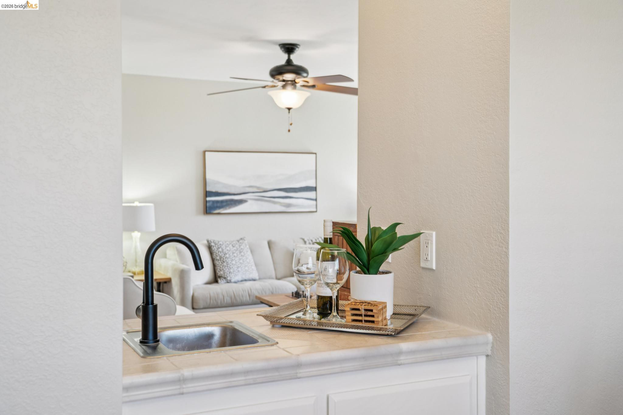 Detail Gallery Image 12 of 51 For 211 Meadowlark Way, Hercules,  CA 94547 - 3 Beds | 2 Baths