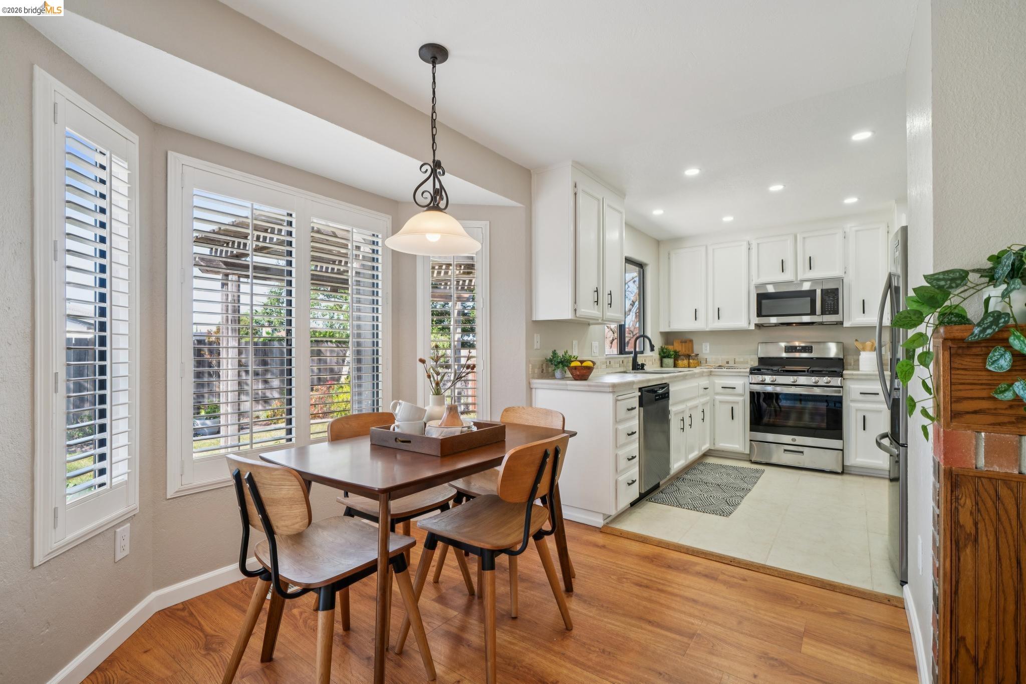 Detail Gallery Image 19 of 51 For 211 Meadowlark Way, Hercules,  CA 94547 - 3 Beds | 2 Baths