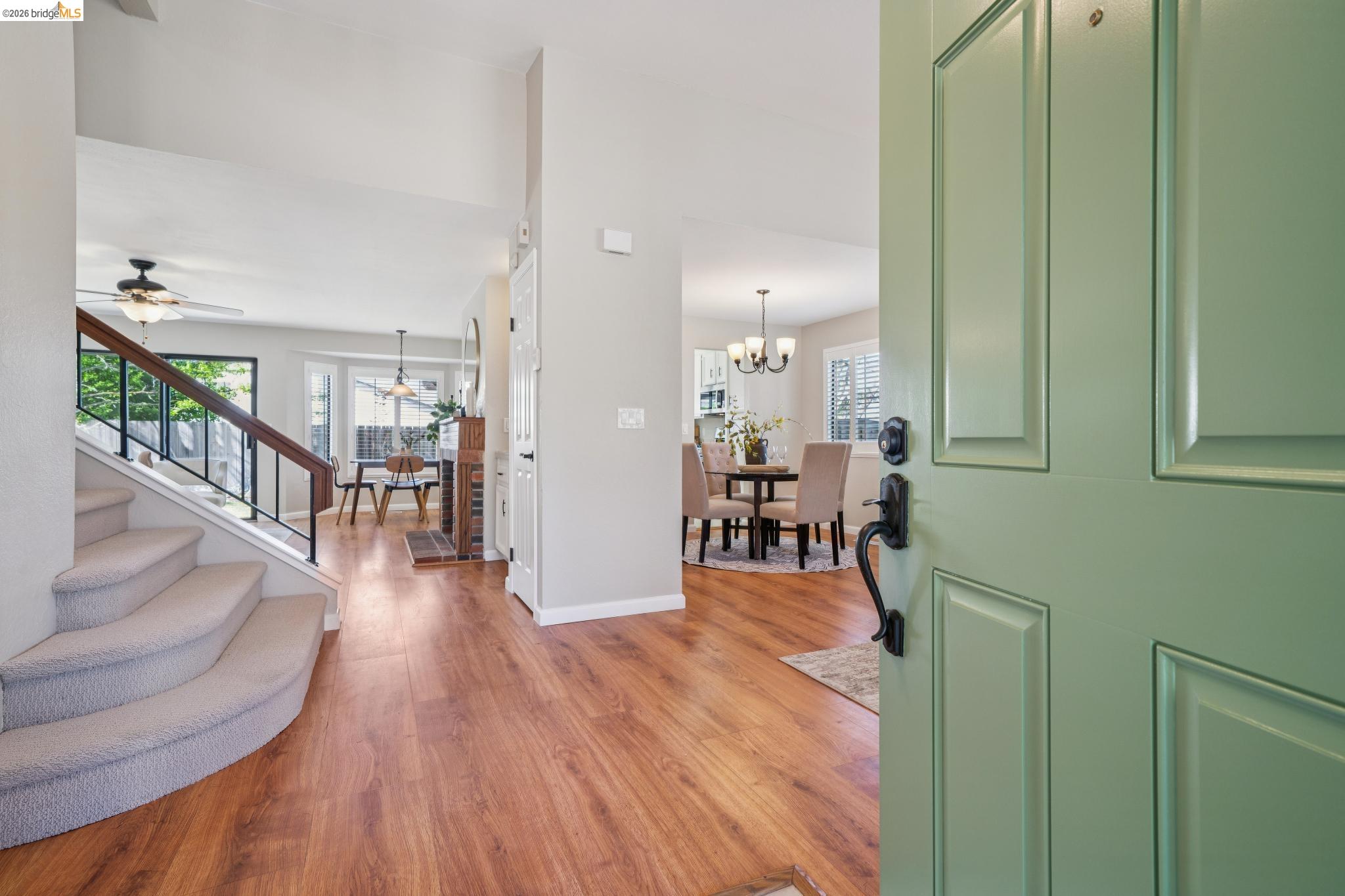 Detail Gallery Image 4 of 51 For 211 Meadowlark Way, Hercules,  CA 94547 - 3 Beds | 2 Baths