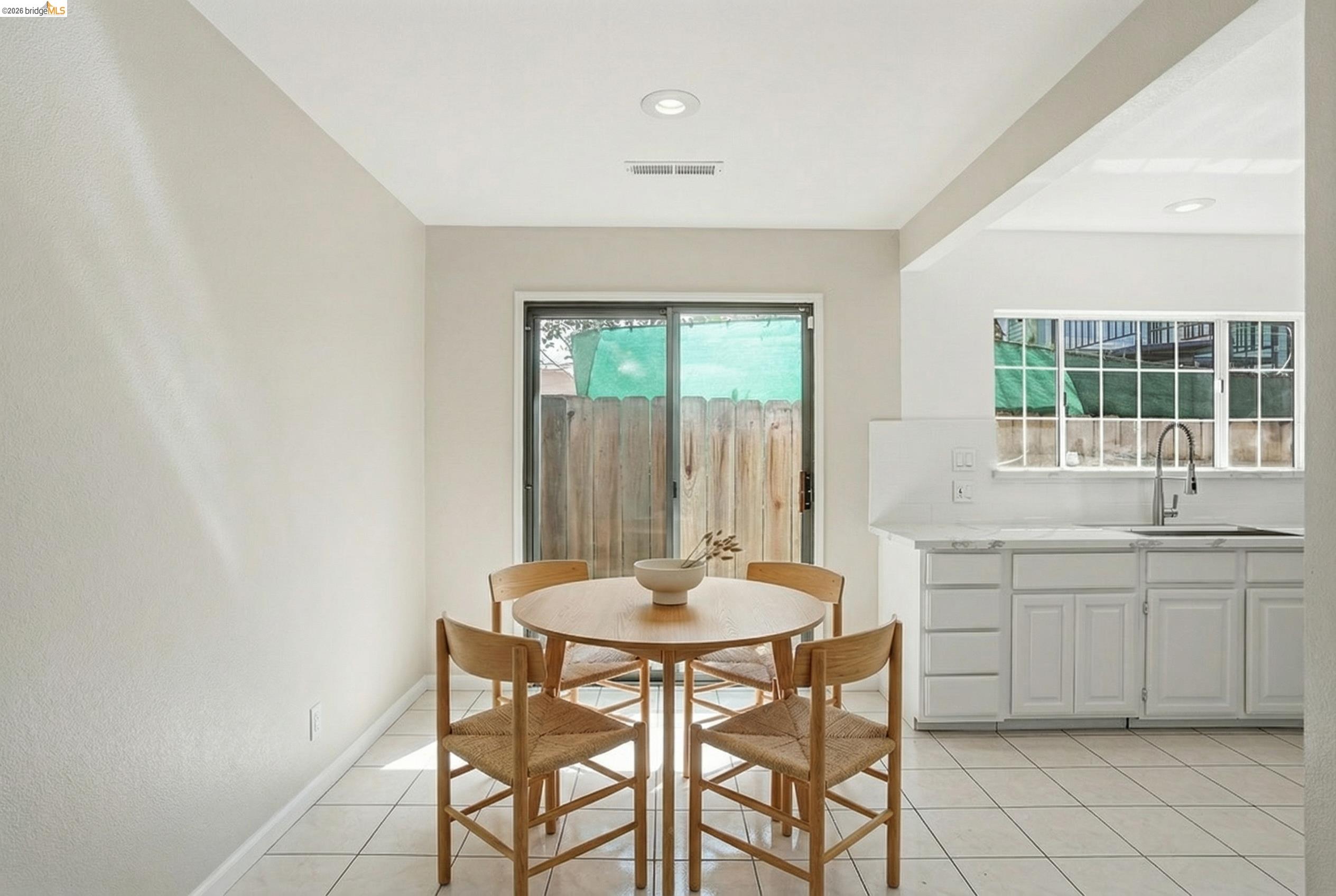 Detail Gallery Image 11 of 44 For 3012 Minna Ave, Oakland,  CA 94619 - – Beds | – Baths