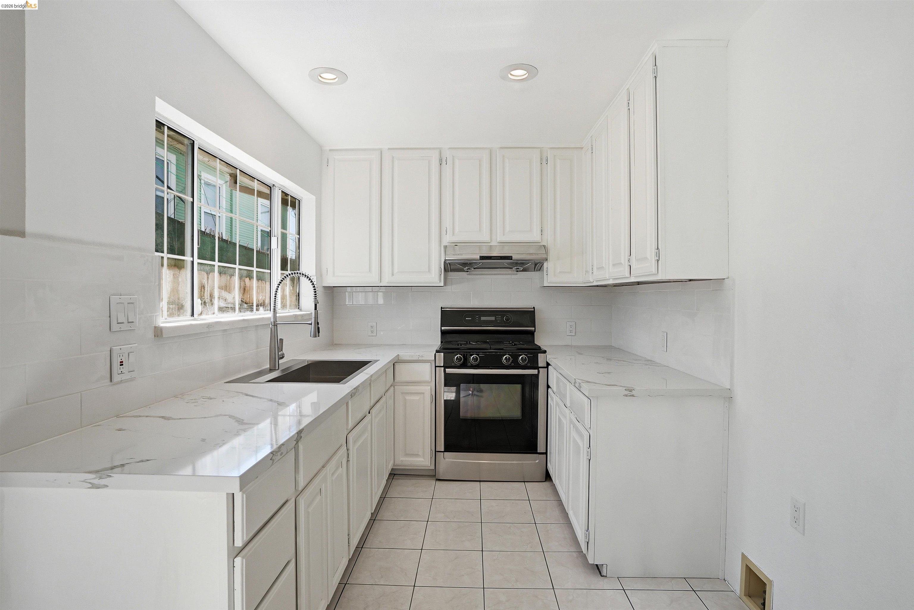 Detail Gallery Image 13 of 44 For 3012 Minna Ave, Oakland,  CA 94619 - – Beds | – Baths