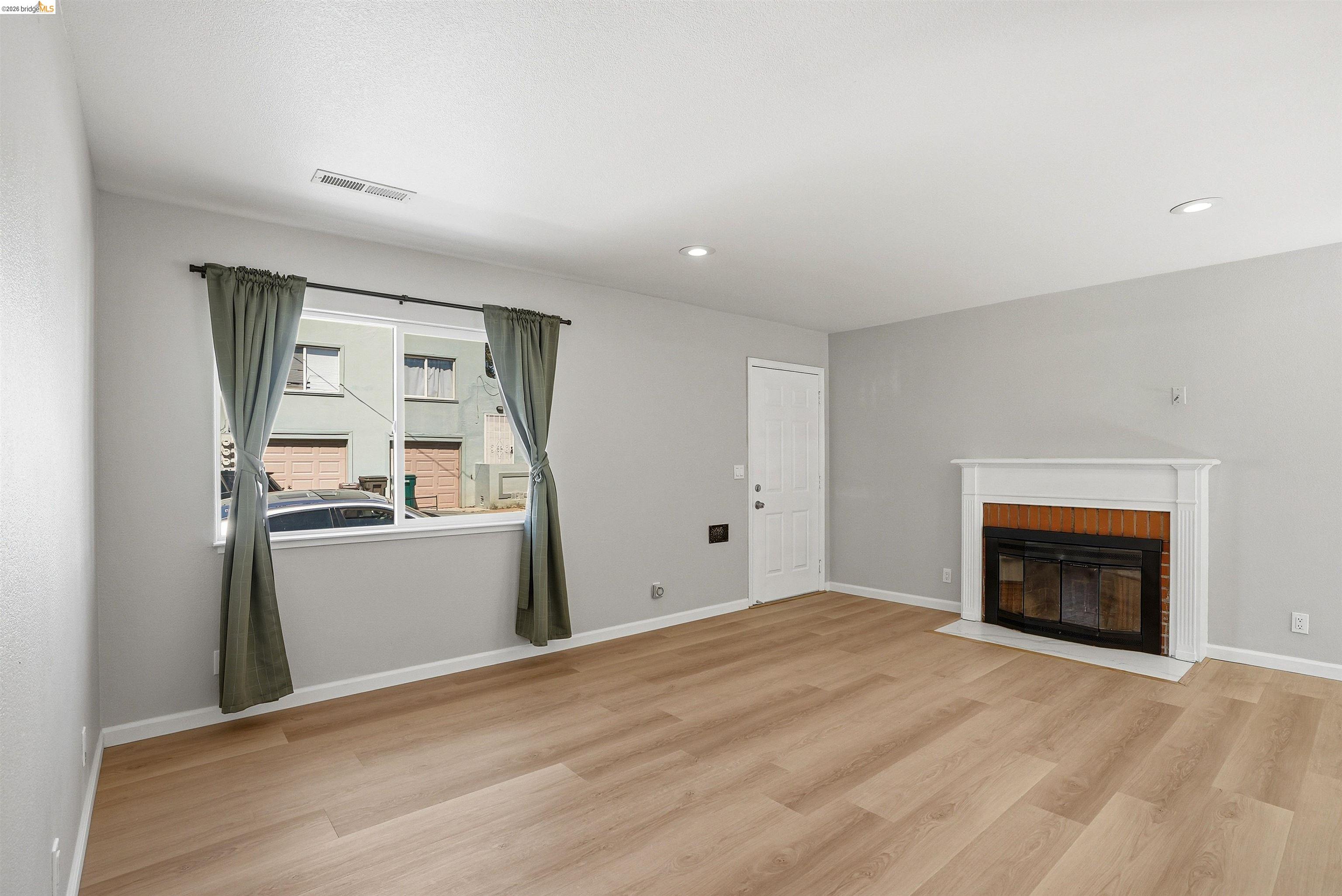 Detail Gallery Image 4 of 44 For 3012 Minna Ave, Oakland,  CA 94619 - – Beds | – Baths