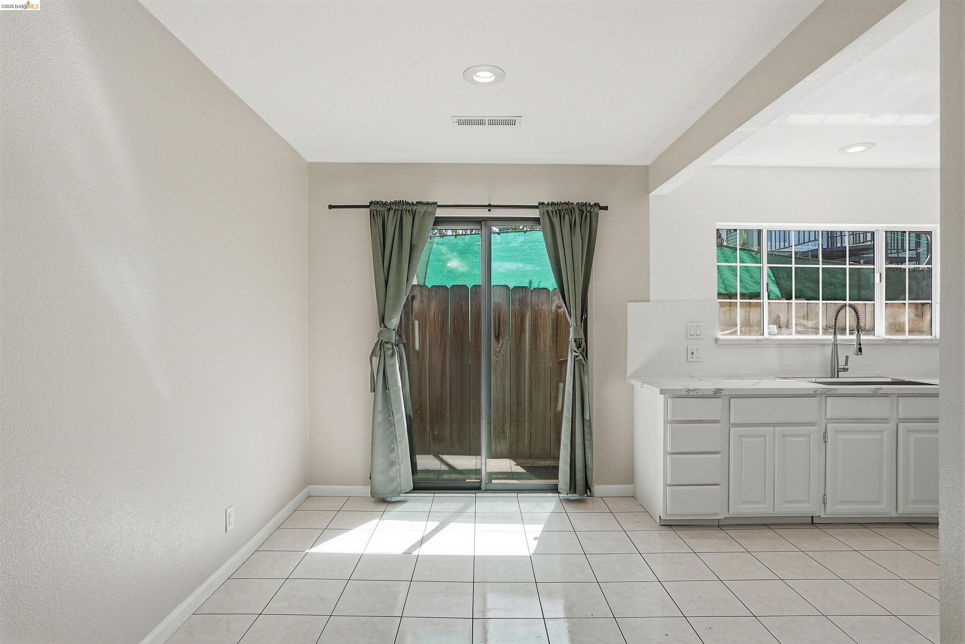 Detail Gallery Image 10 of 44 For 3012 Minna Ave, Oakland,  CA 94619 - – Beds | – Baths