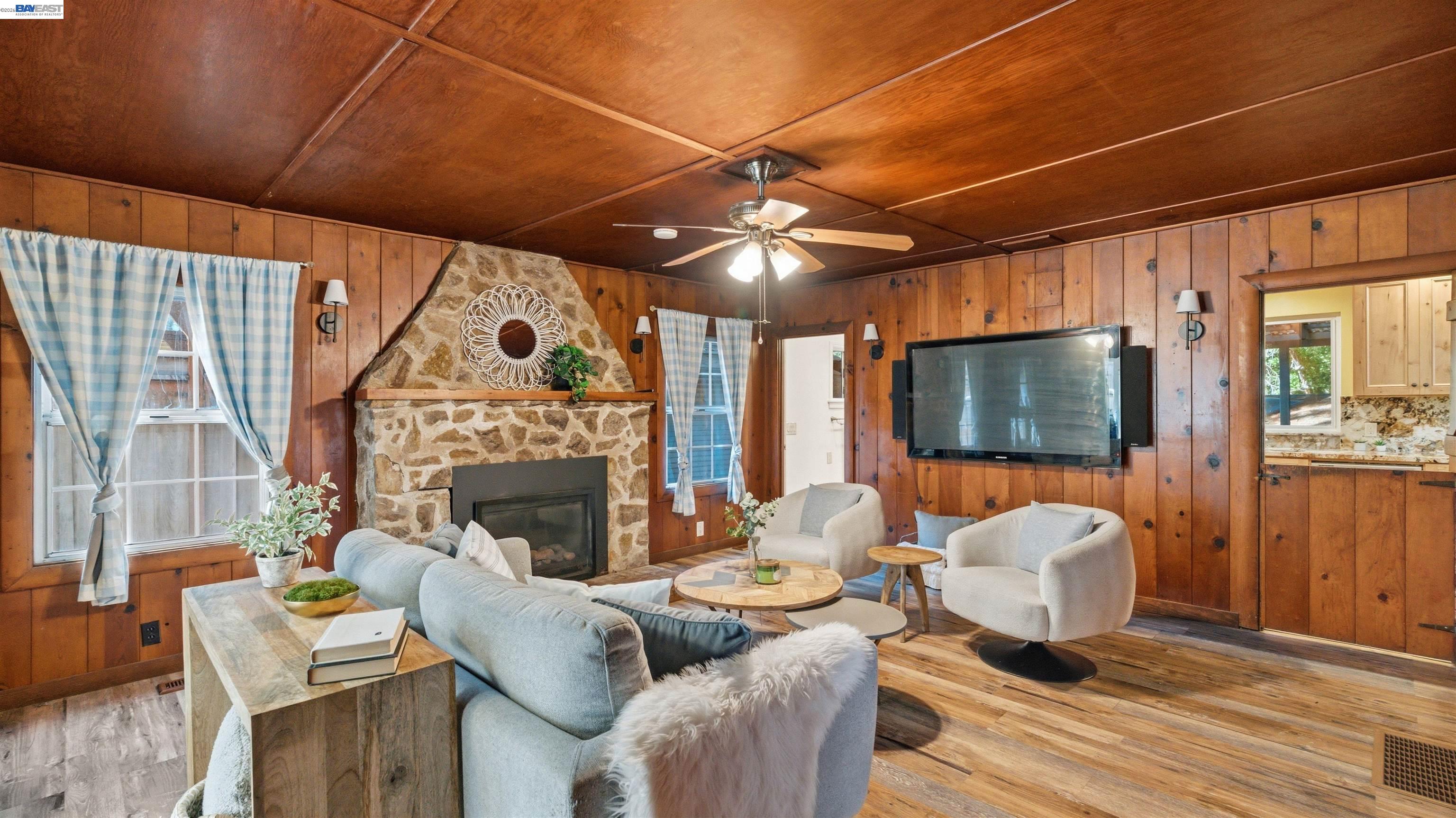 Detail Gallery Image 4 of 57 For 15765 Kings Creek Rd, Boulder Creek,  CA 95006 - 2 Beds | 1 Baths