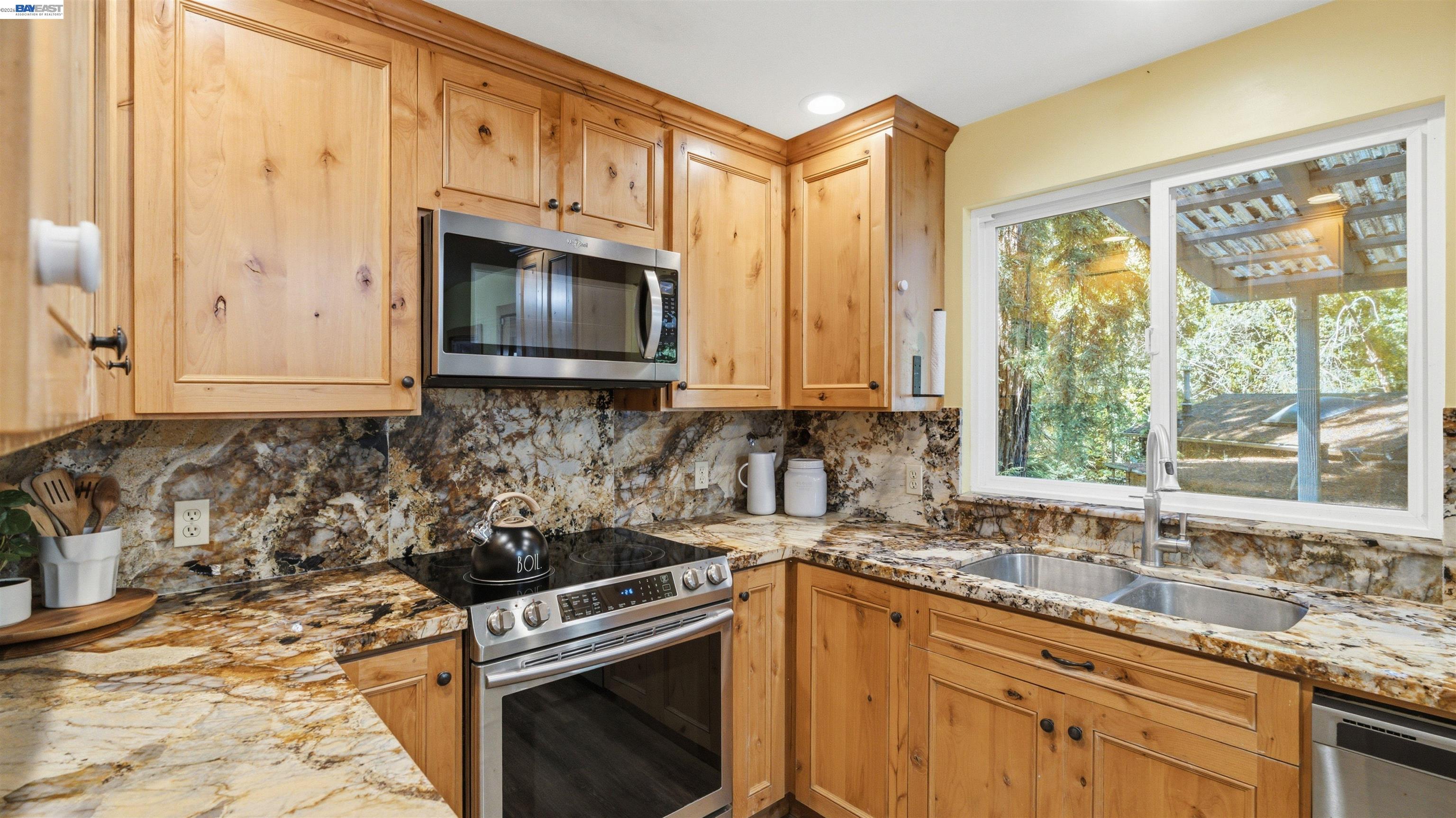 Detail Gallery Image 6 of 57 For 15765 Kings Creek Rd, Boulder Creek,  CA 95006 - 2 Beds | 1 Baths
