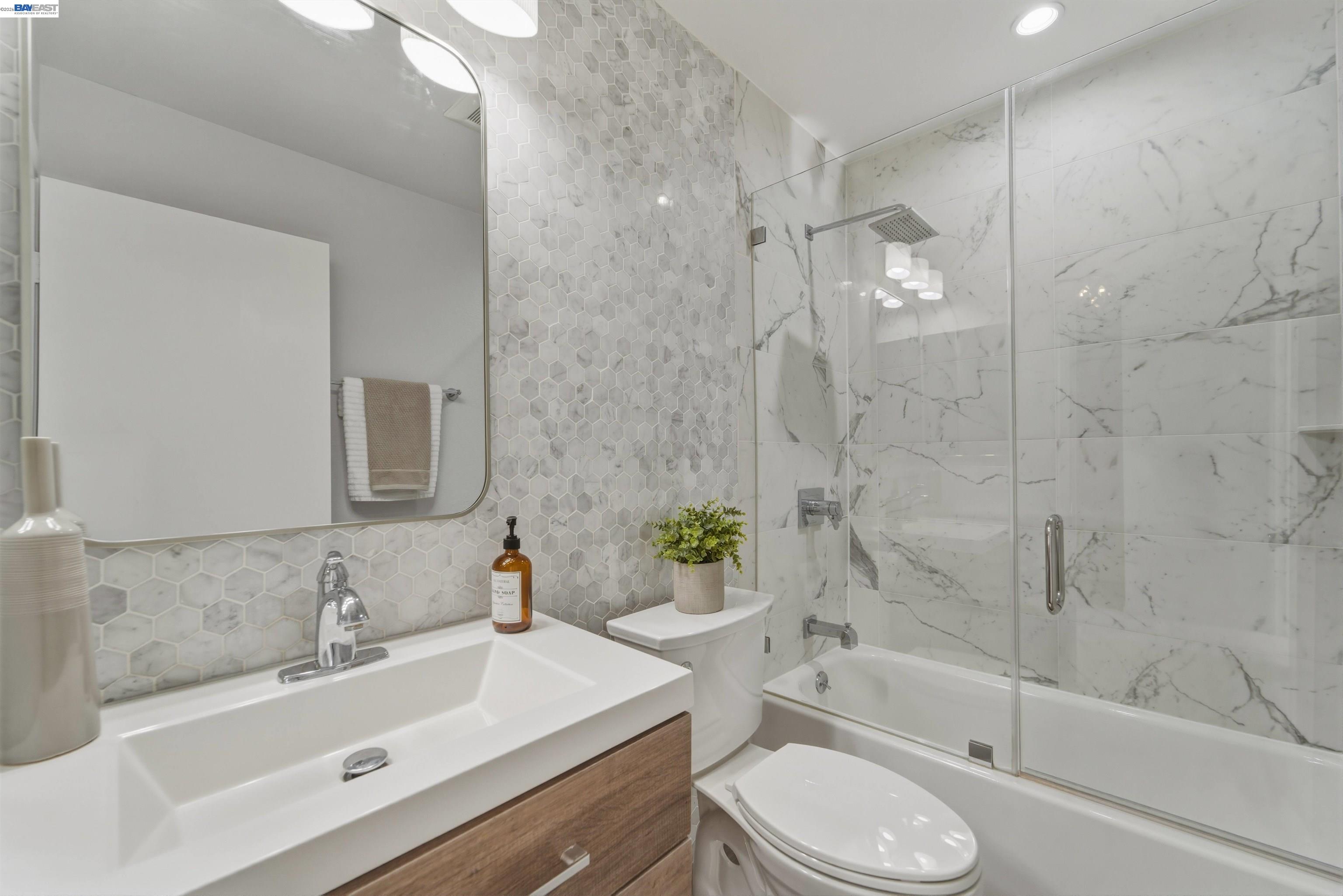 Detail Gallery Image 13 of 31 For 32471 Lake Ree St, Fremont,  CA 94555 - 4 Beds | 2 Baths