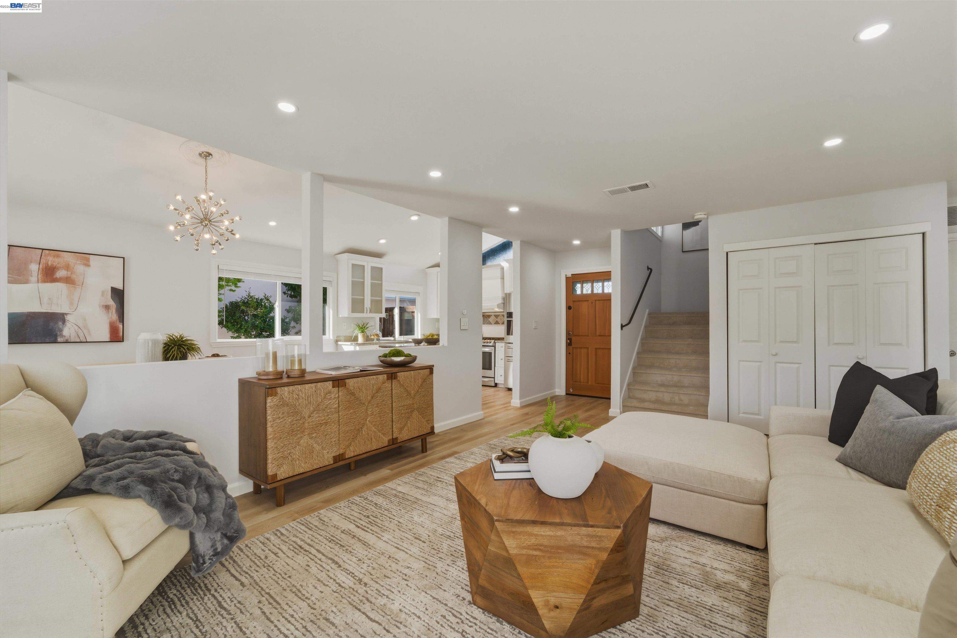 Detail Gallery Image 4 of 31 For 32471 Lake Ree St, Fremont,  CA 94555 - 4 Beds | 2 Baths