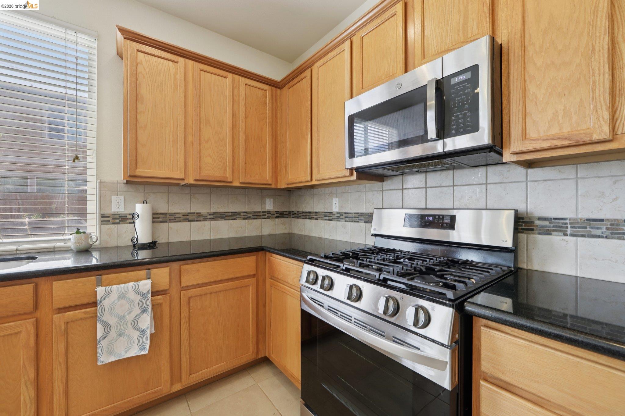 Detail Gallery Image 18 of 42 For 1327 Tuolumne Way, Oakley,  CA 94561 - 5 Beds | 3 Baths