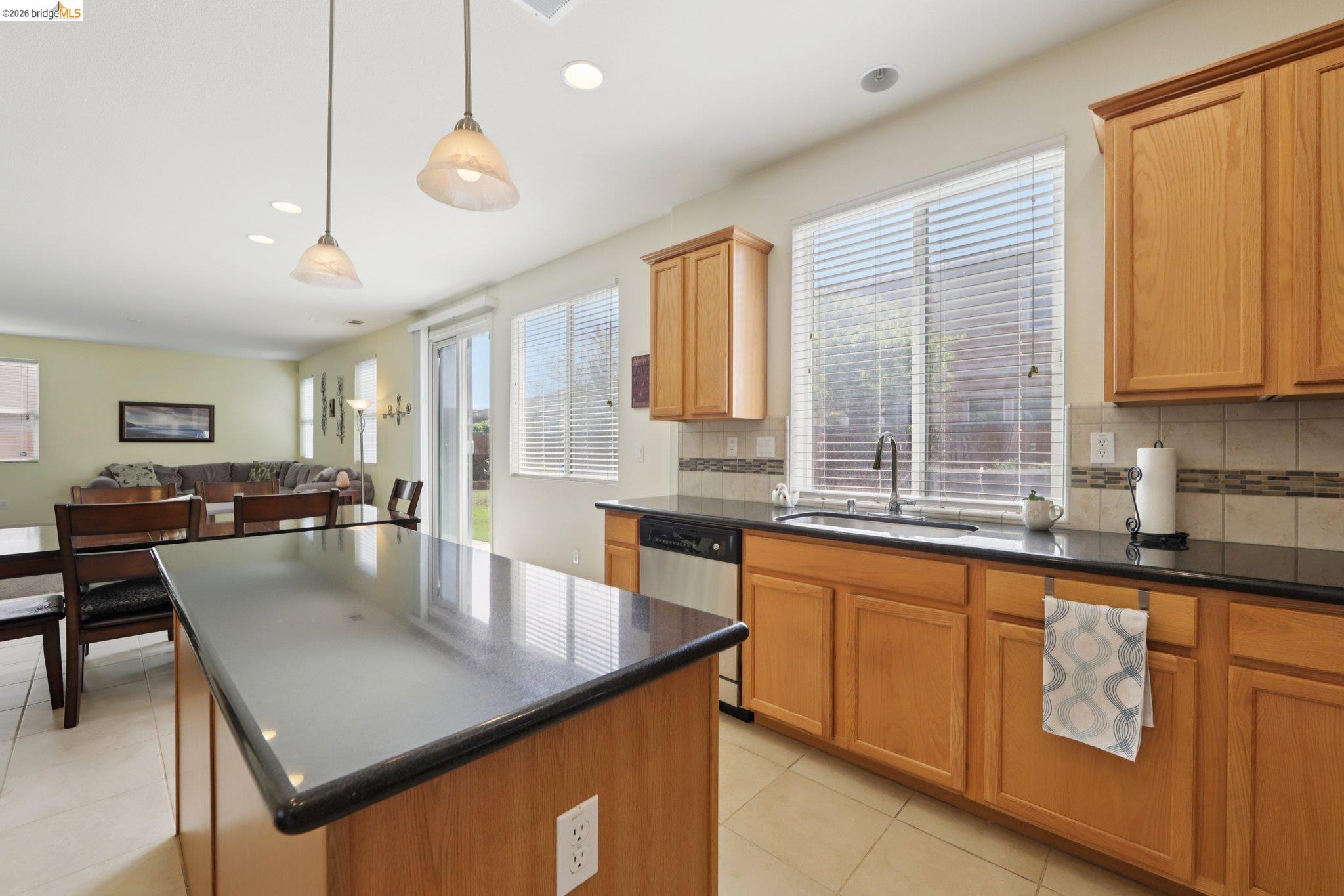 Detail Gallery Image 19 of 42 For 1327 Tuolumne Way, Oakley,  CA 94561 - 5 Beds | 3 Baths