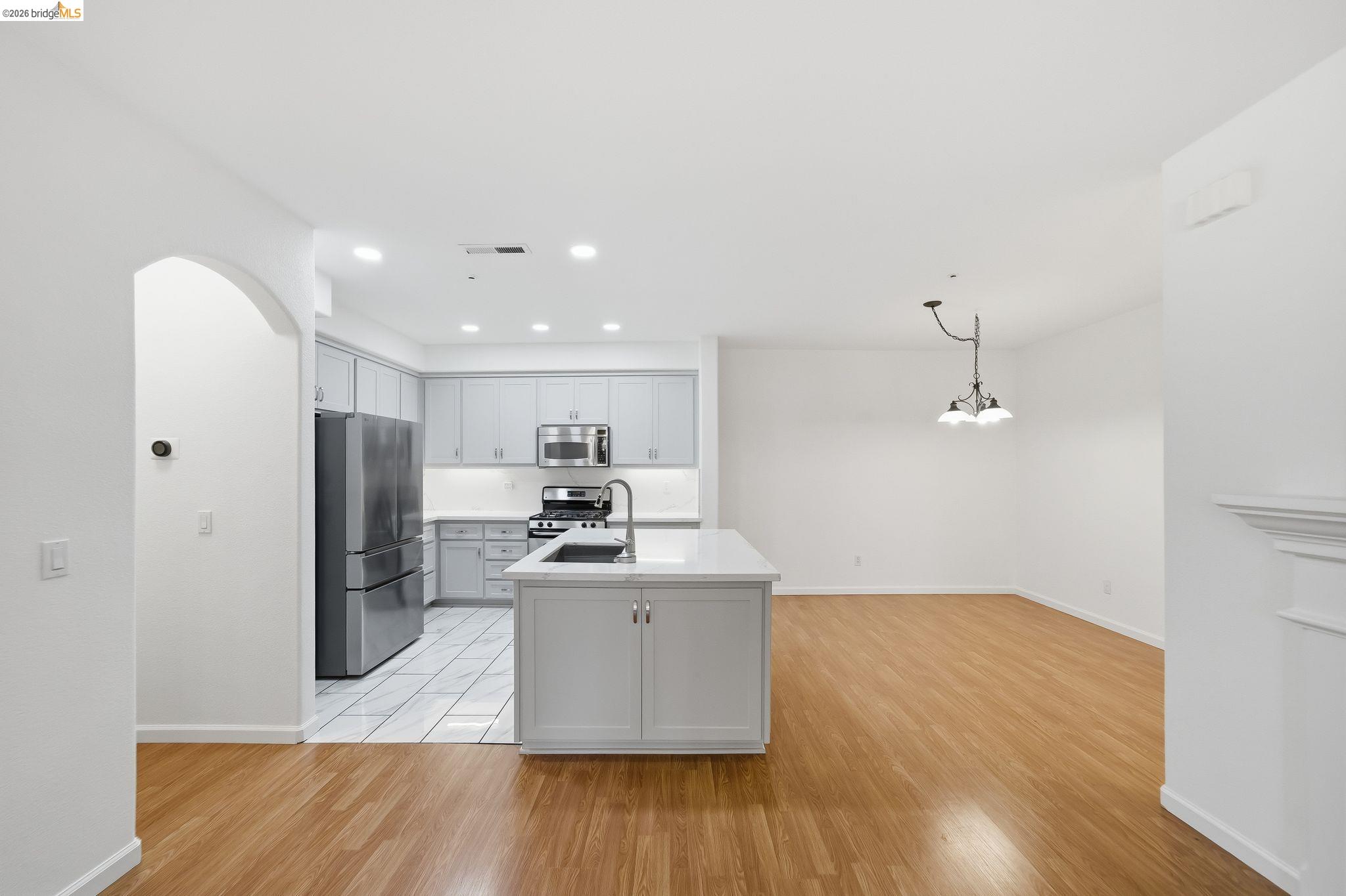 Detail Gallery Image 11 of 38 For 4132 Clarinbridge Cir, Dublin,  CA 94568 - 2 Beds | 2 Baths