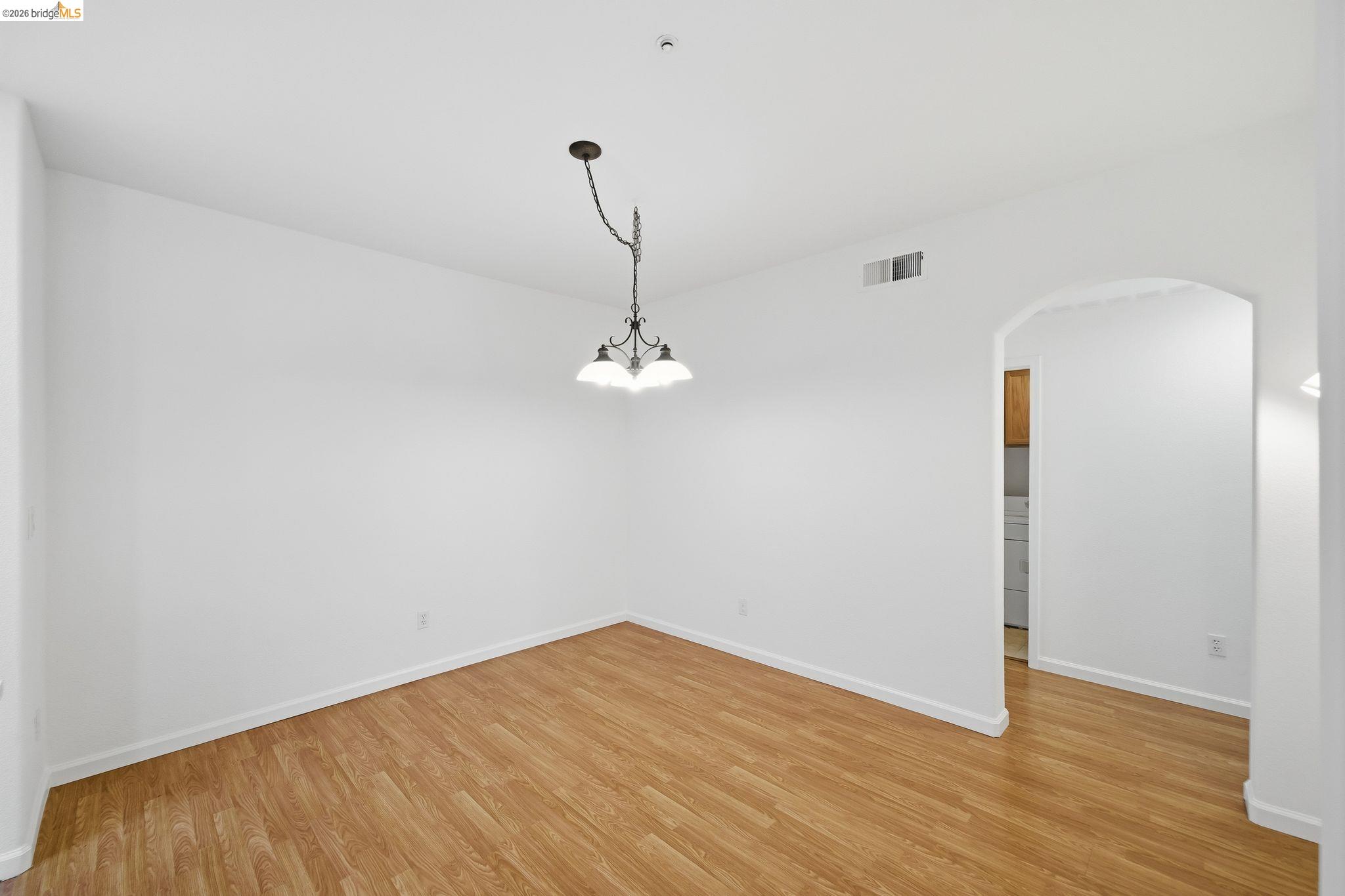 Detail Gallery Image 14 of 38 For 4132 Clarinbridge Cir, Dublin,  CA 94568 - 2 Beds | 2 Baths