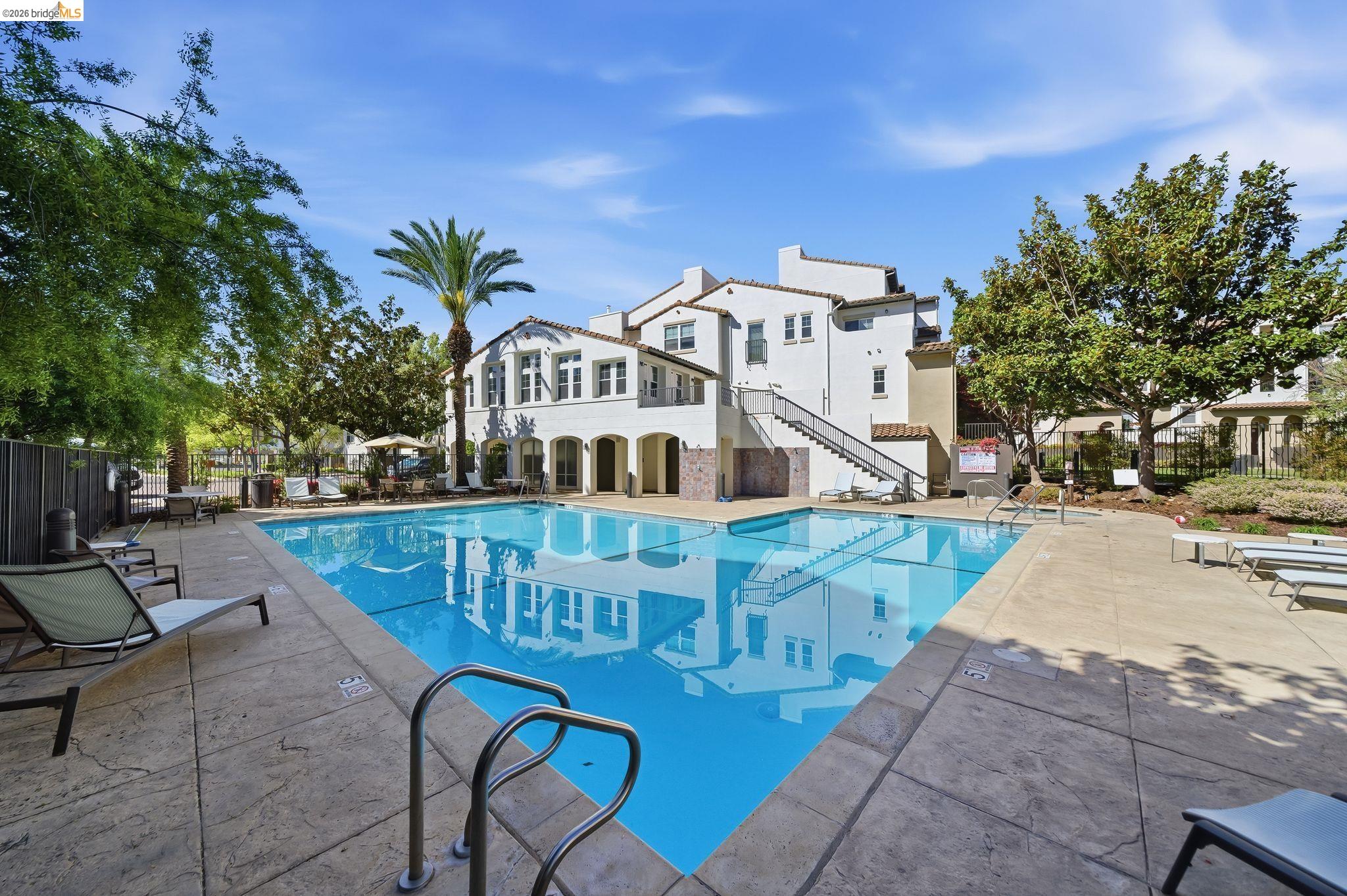 Detail Gallery Image 33 of 38 For 4132 Clarinbridge Cir, Dublin,  CA 94568 - 2 Beds | 2 Baths