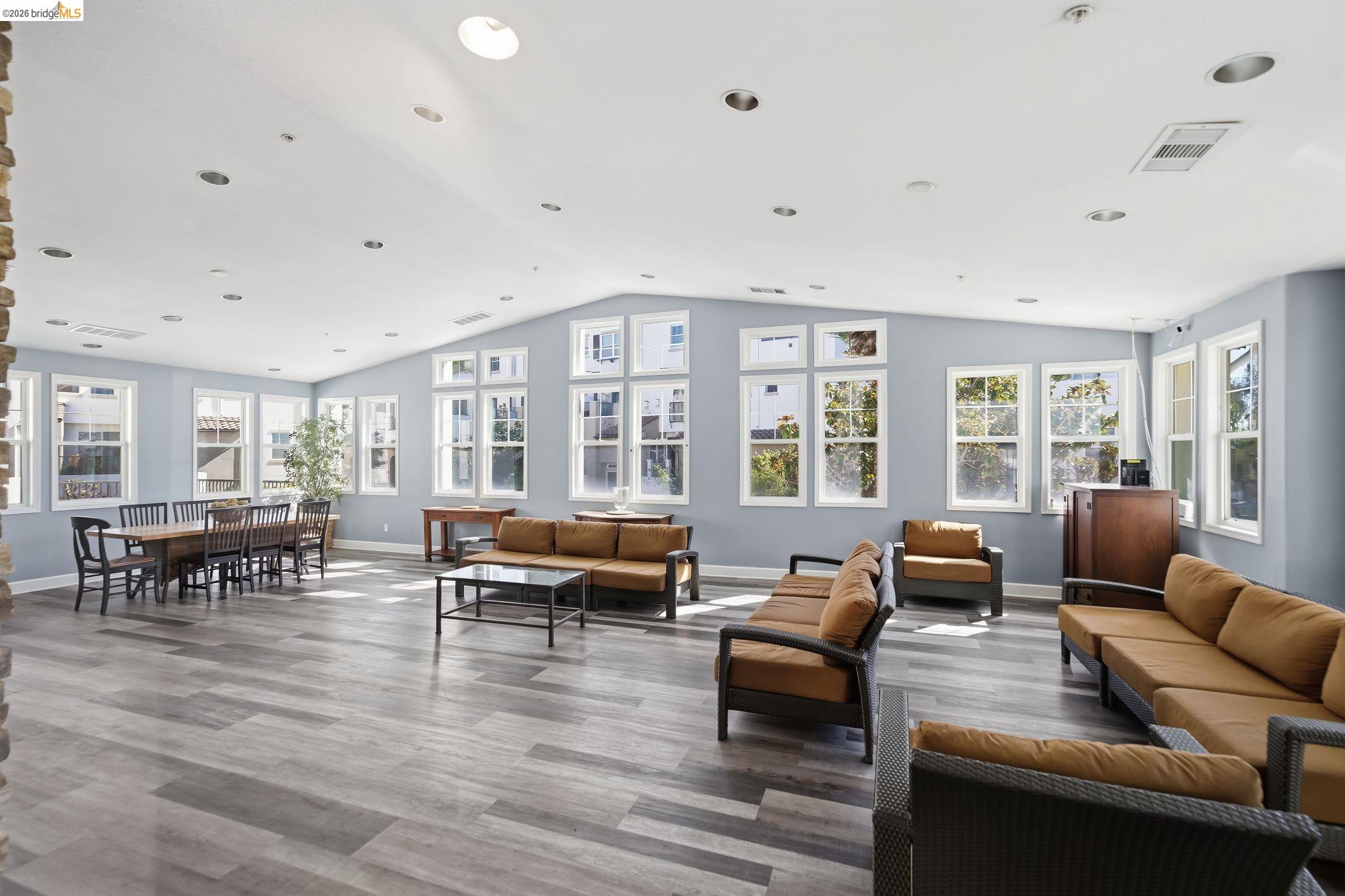 Detail Gallery Image 35 of 38 For 4132 Clarinbridge Cir, Dublin,  CA 94568 - 2 Beds | 2 Baths