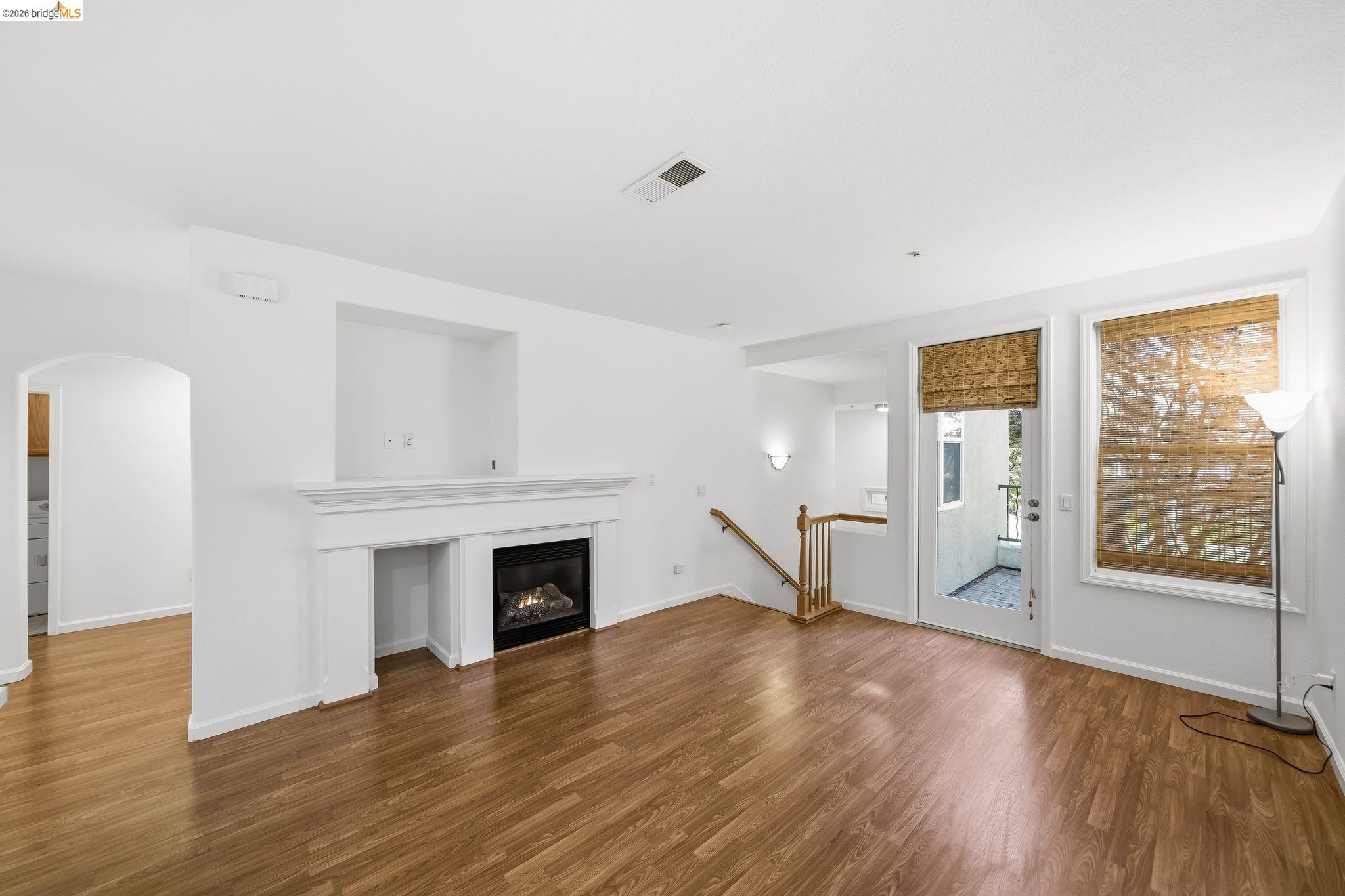 Detail Gallery Image 9 of 38 For 4132 Clarinbridge Cir, Dublin,  CA 94568 - 2 Beds | 2 Baths