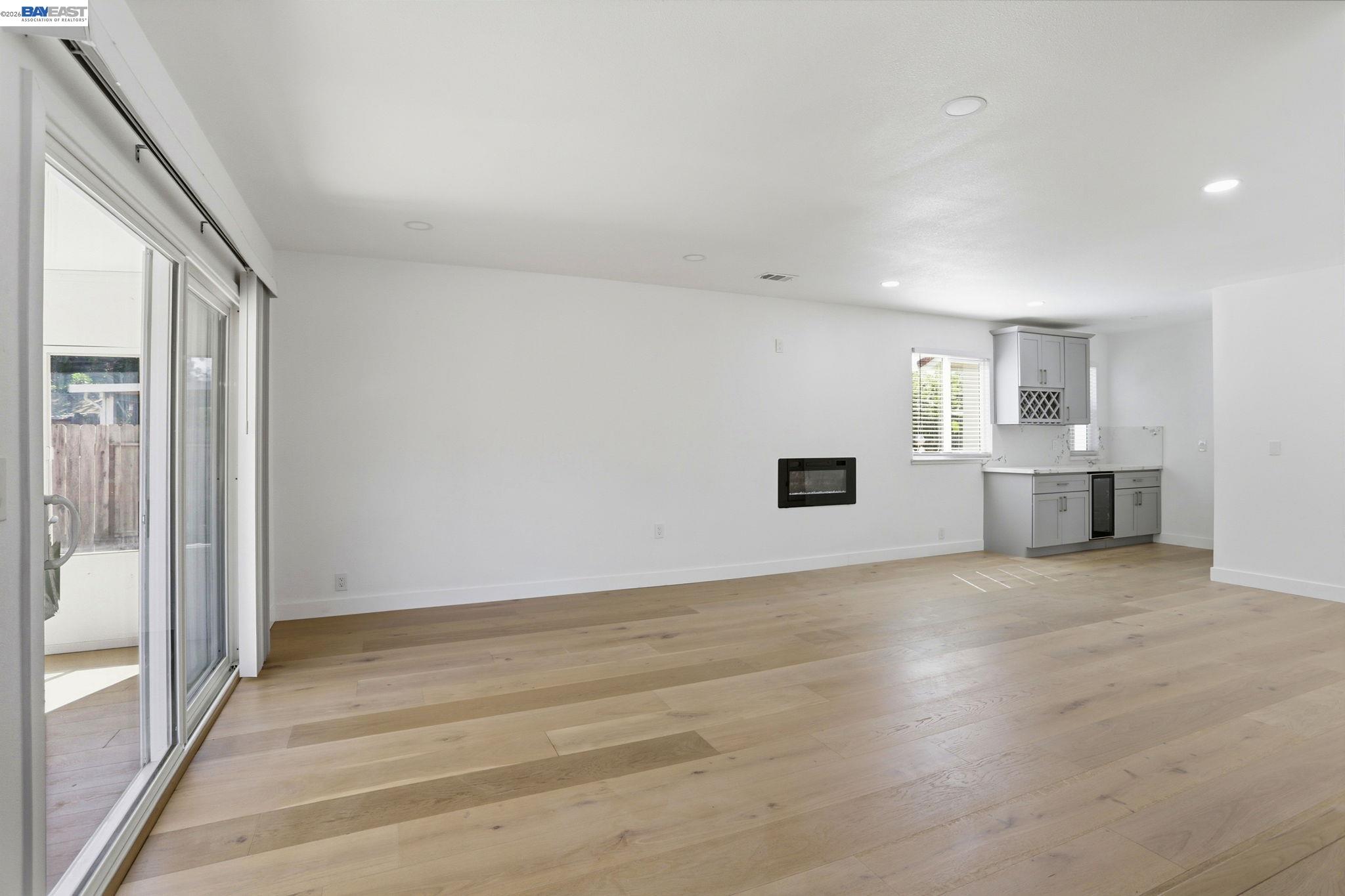 Detail Gallery Image 5 of 19 For 124 Erin Dr, Vallejo,  CA 94589 - 4 Beds | 2/1 Baths