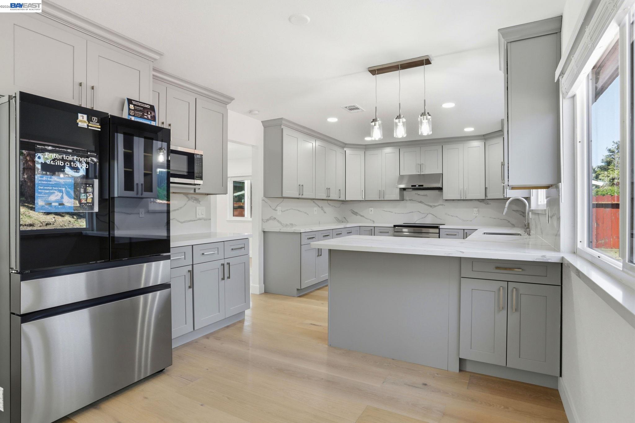 Detail Gallery Image 6 of 19 For 124 Erin Dr, Vallejo,  CA 94589 - 4 Beds | 2/1 Baths