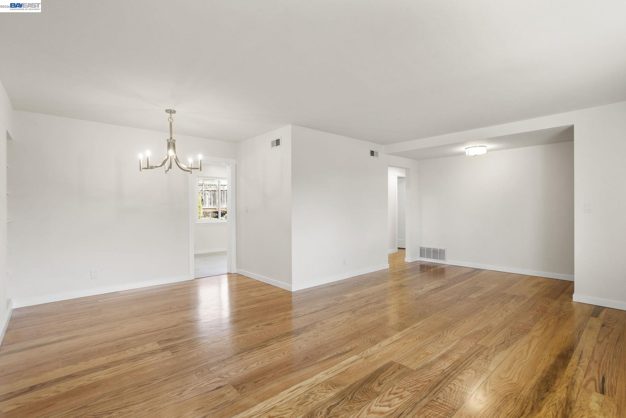 Detail Gallery Image 13 of 54 For 2526 Oakes Dr, Hayward,  CA 94542 - 3 Beds | 2 Baths