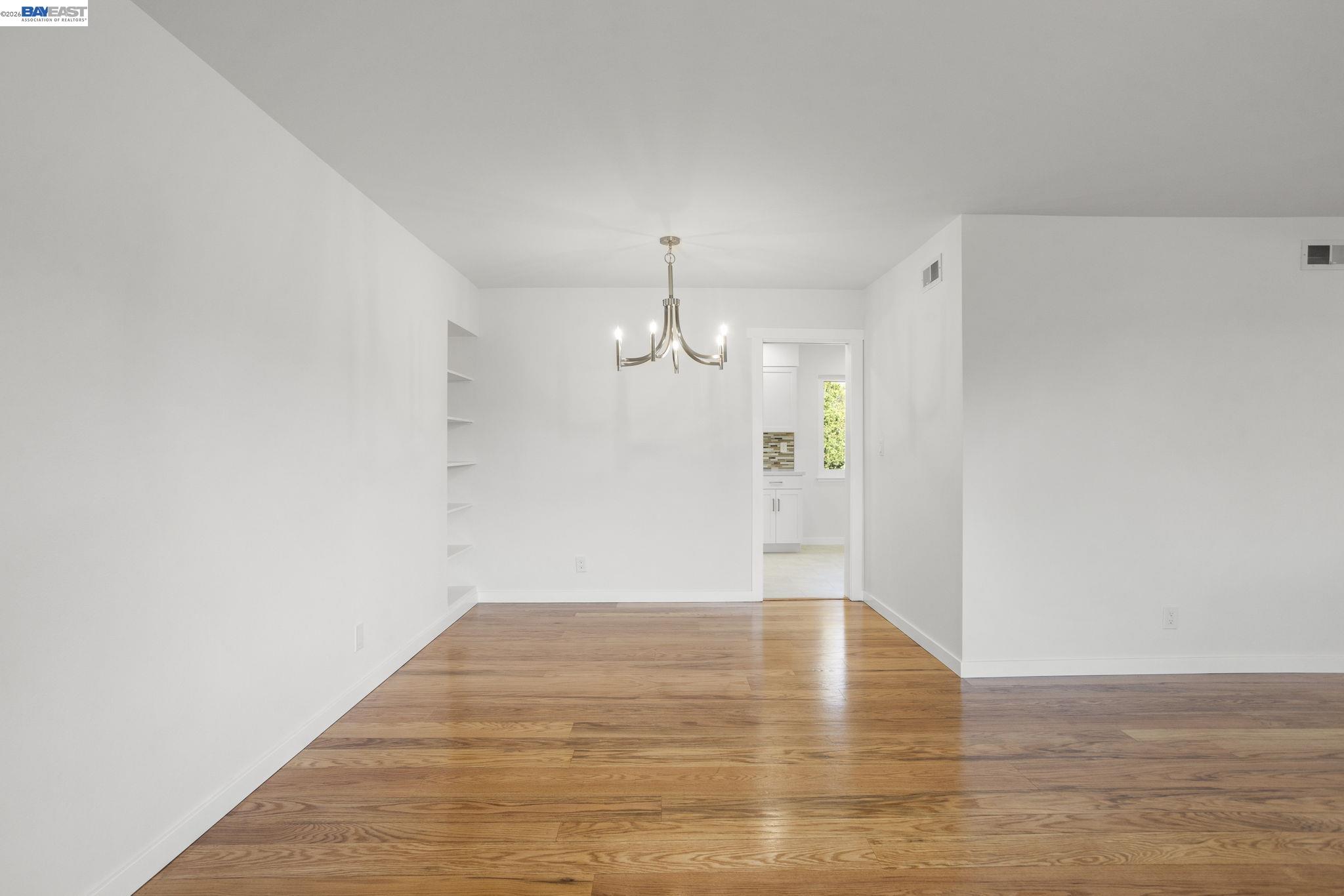 Detail Gallery Image 14 of 54 For 2526 Oakes Dr, Hayward,  CA 94542 - 3 Beds | 2 Baths