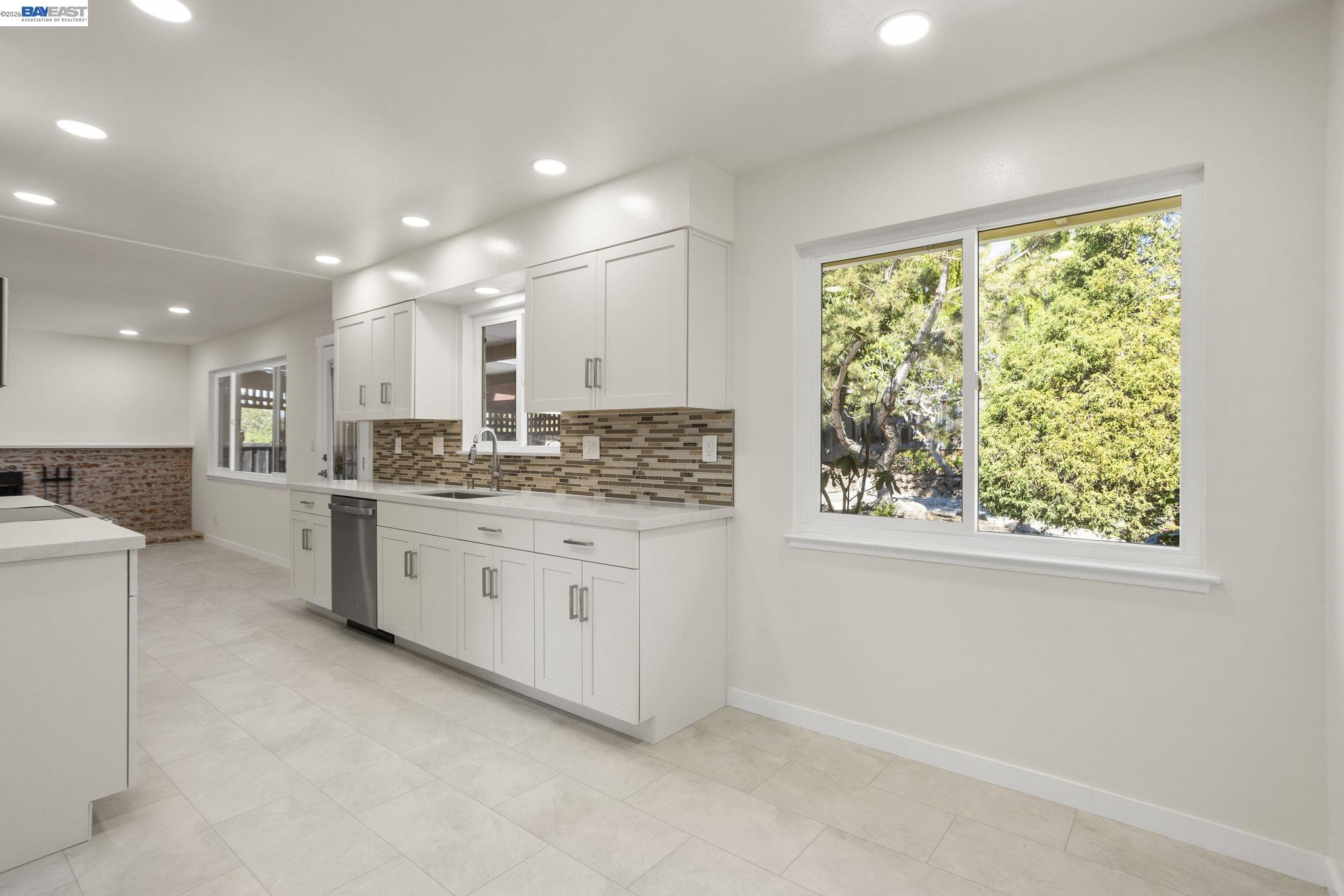 Detail Gallery Image 17 of 54 For 2526 Oakes Dr, Hayward,  CA 94542 - 3 Beds | 2 Baths