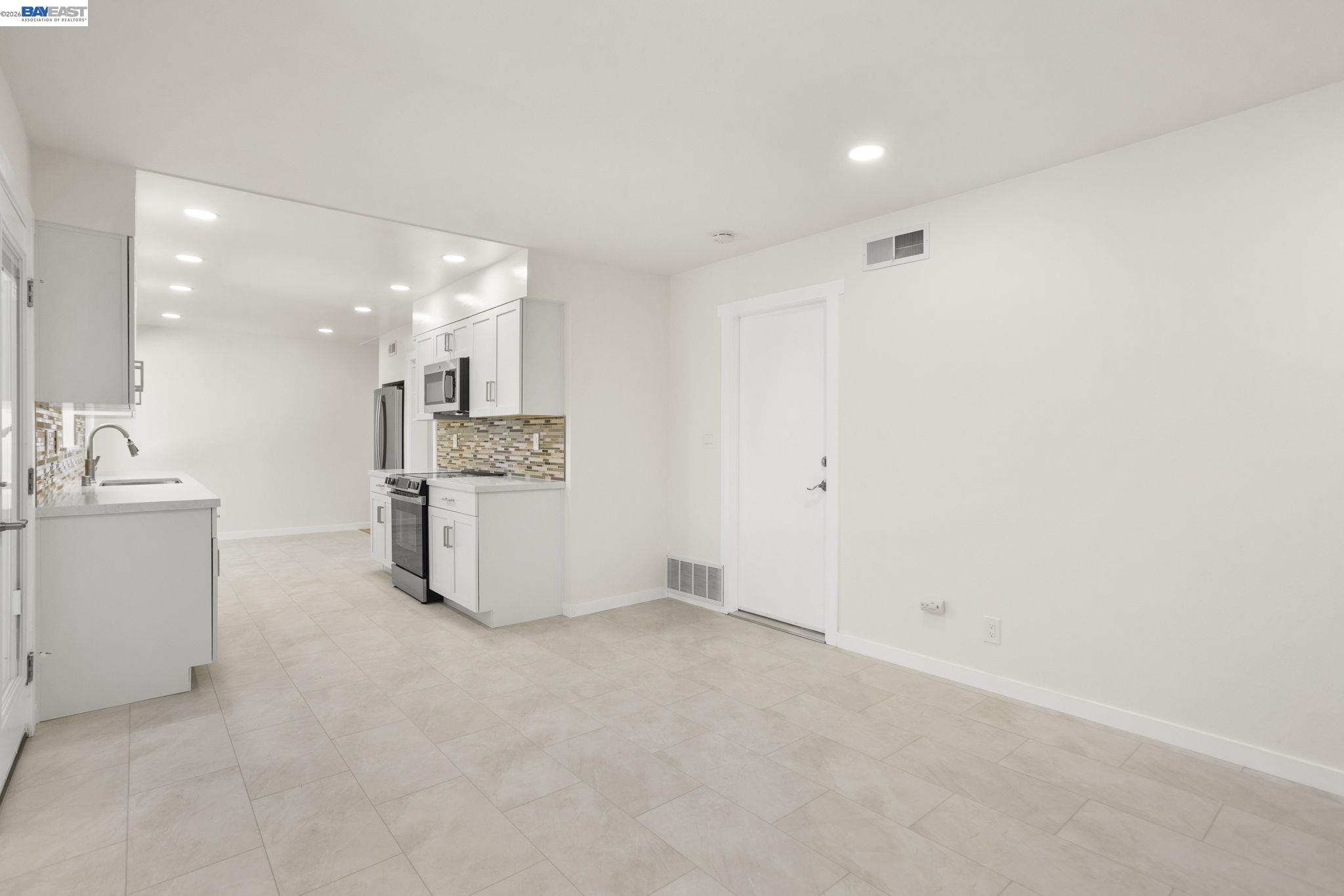 Detail Gallery Image 18 of 54 For 2526 Oakes Dr, Hayward,  CA 94542 - 3 Beds | 2 Baths