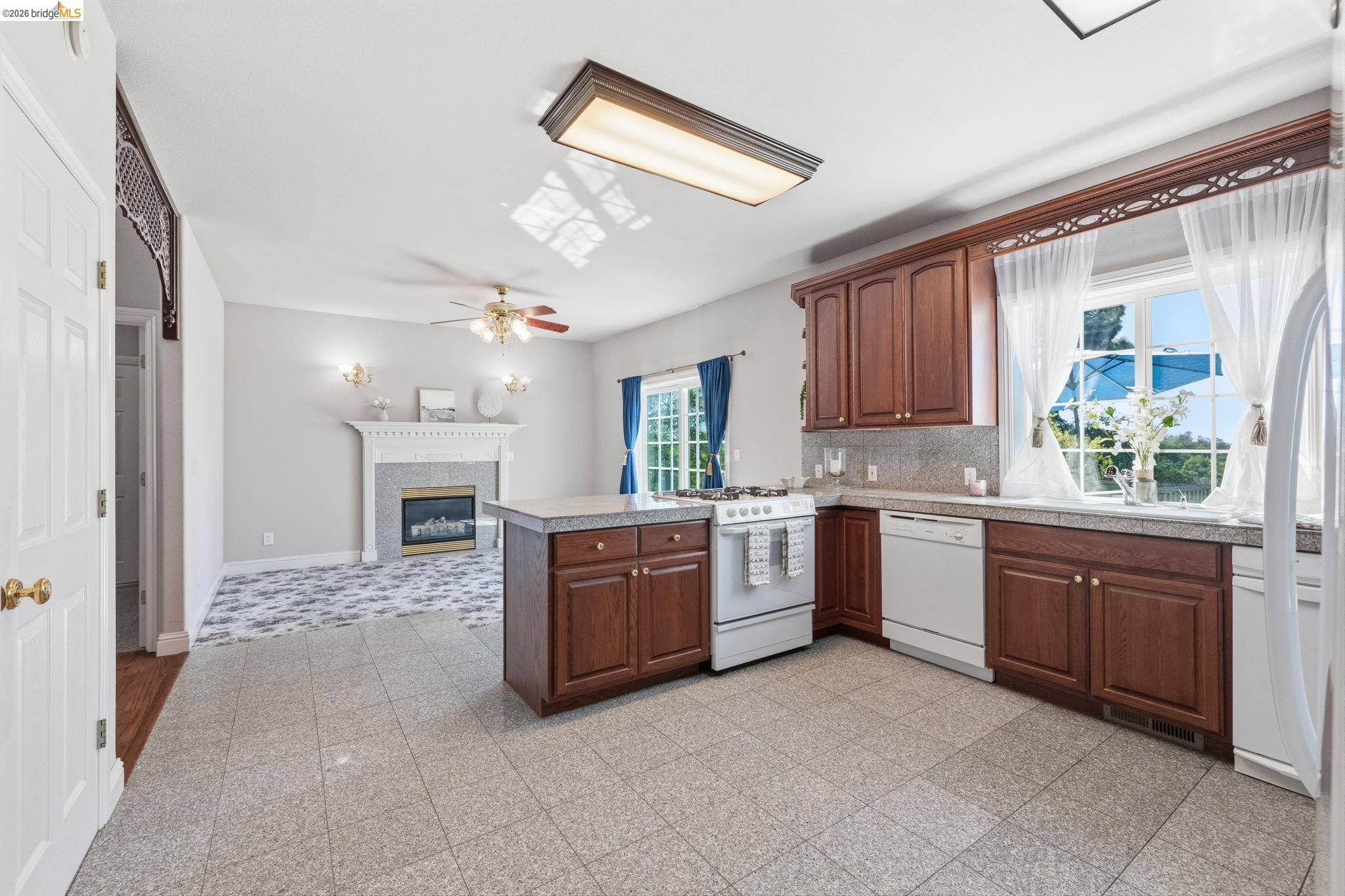 Detail Gallery Image 16 of 52 For 21472 Longeway Rd, Sonora,  CA 95370 - 3 Beds | 2/1 Baths