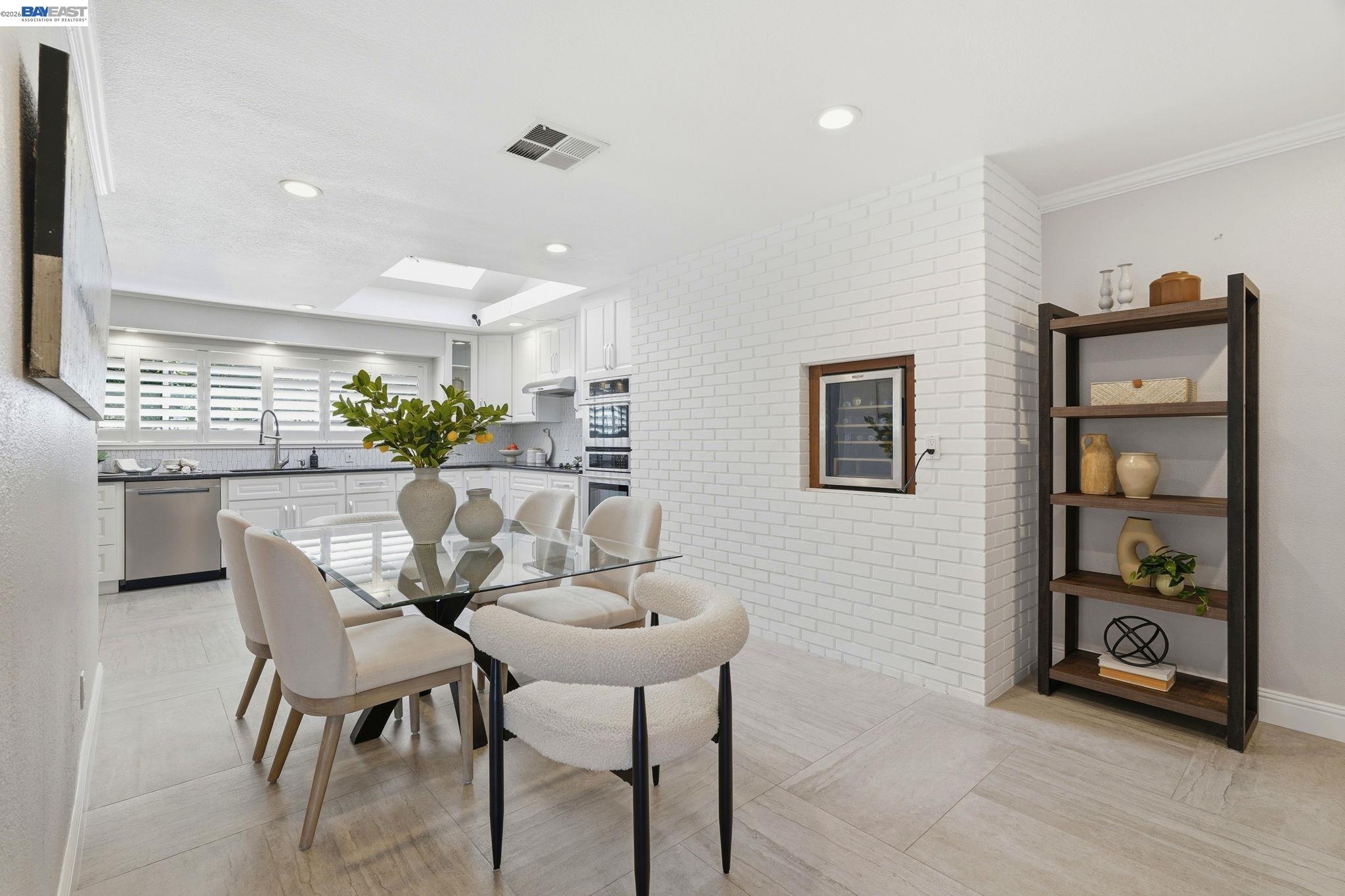 Detail Gallery Image 4 of 31 For 38048 Palmer Dr, Fremont,  CA 94536 - 4 Beds | 2/1 Baths