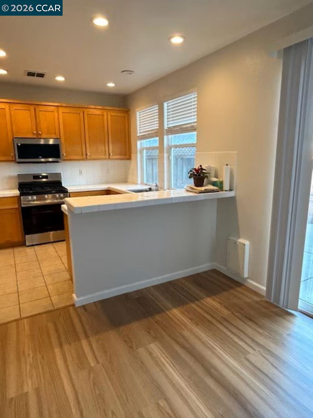 Detail Gallery Image 6 of 18 For 2297 Orleans St, Santa Rosa,  CA 95403 - 3 Beds | 2/1 Baths