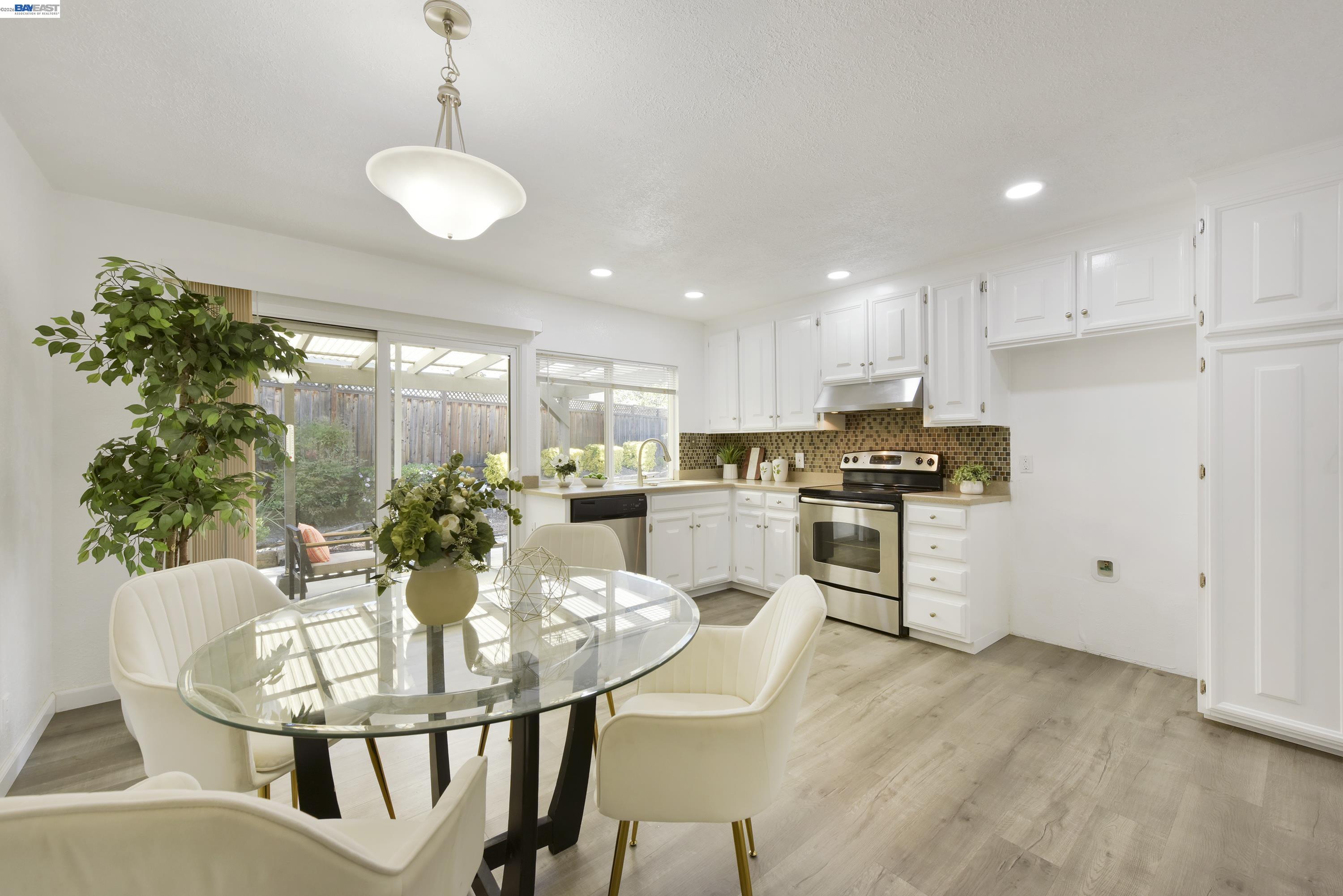 Detail Gallery Image 2 of 27 For 20 Yale Ct, San Ramon,  CA 94583 - 4 Beds | 2 Baths