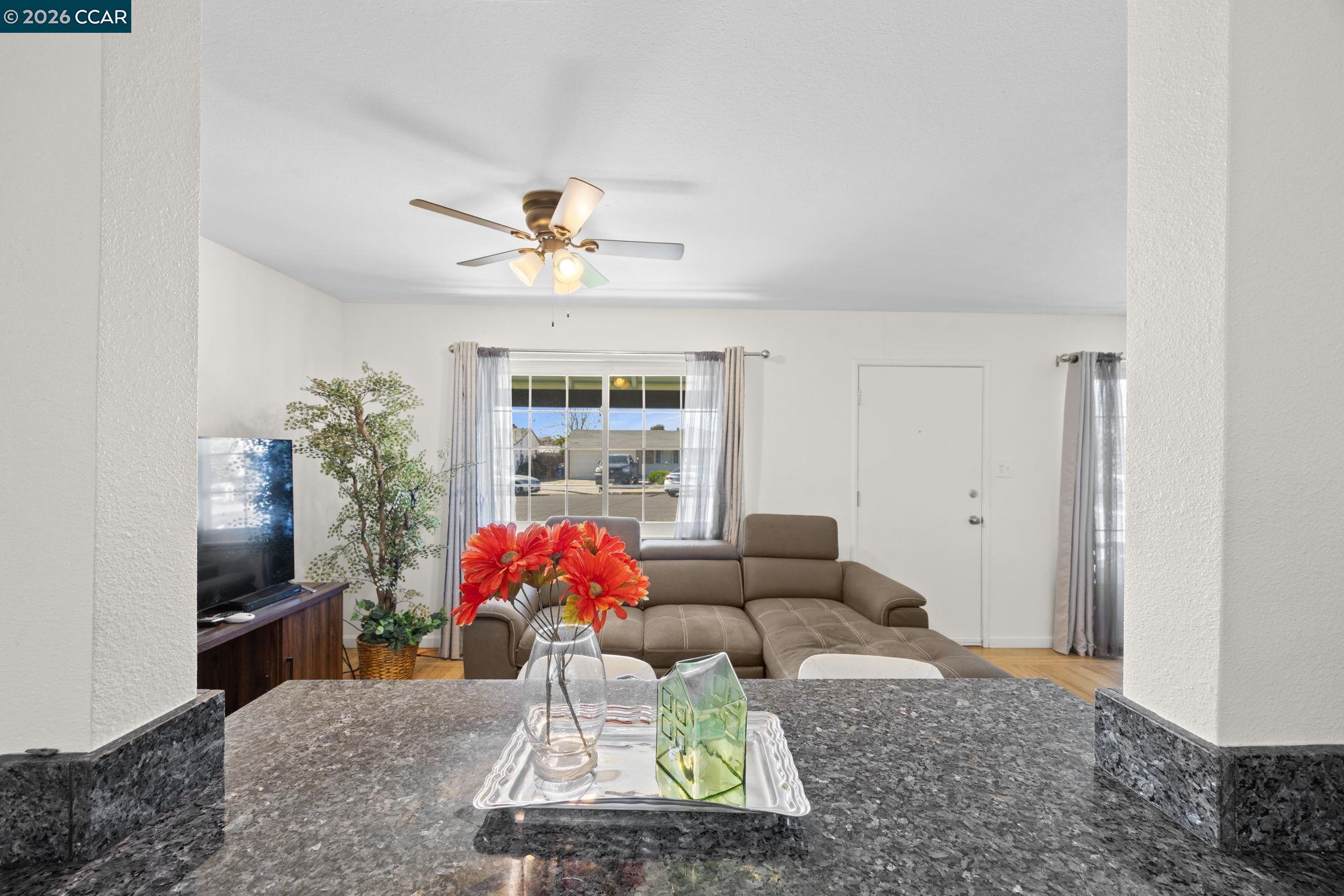 Detail Gallery Image 4 of 11 For 1905 Rubye Dr, Antioch,  CA 94509 - 3 Beds | 1 Baths