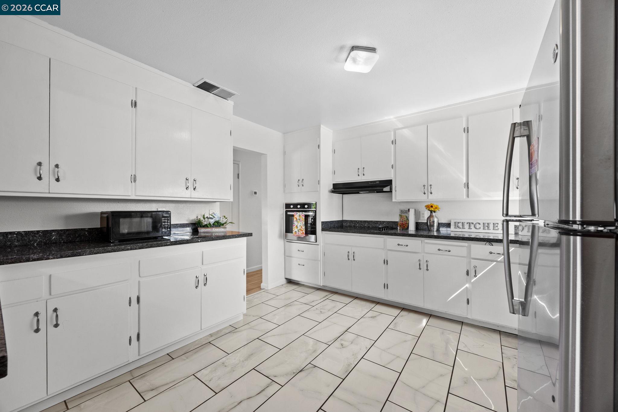 Detail Gallery Image 5 of 11 For 1905 Rubye Dr, Antioch,  CA 94509 - 3 Beds | 1 Baths