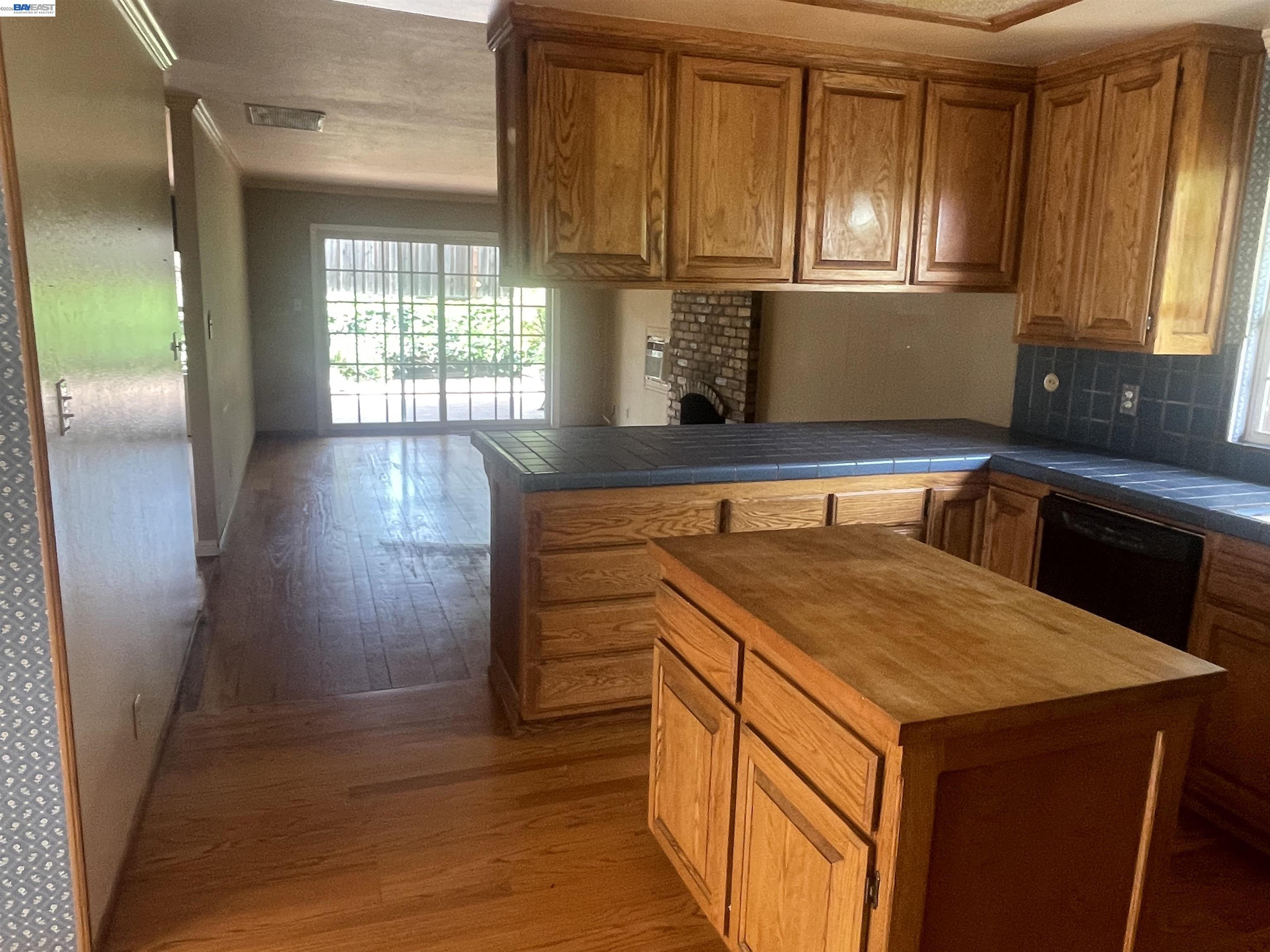 Detail Gallery Image 9 of 9 For 7819 Highland Oaks Dr, Pleasanton,  CA 94588 - 4 Beds | 2 Baths