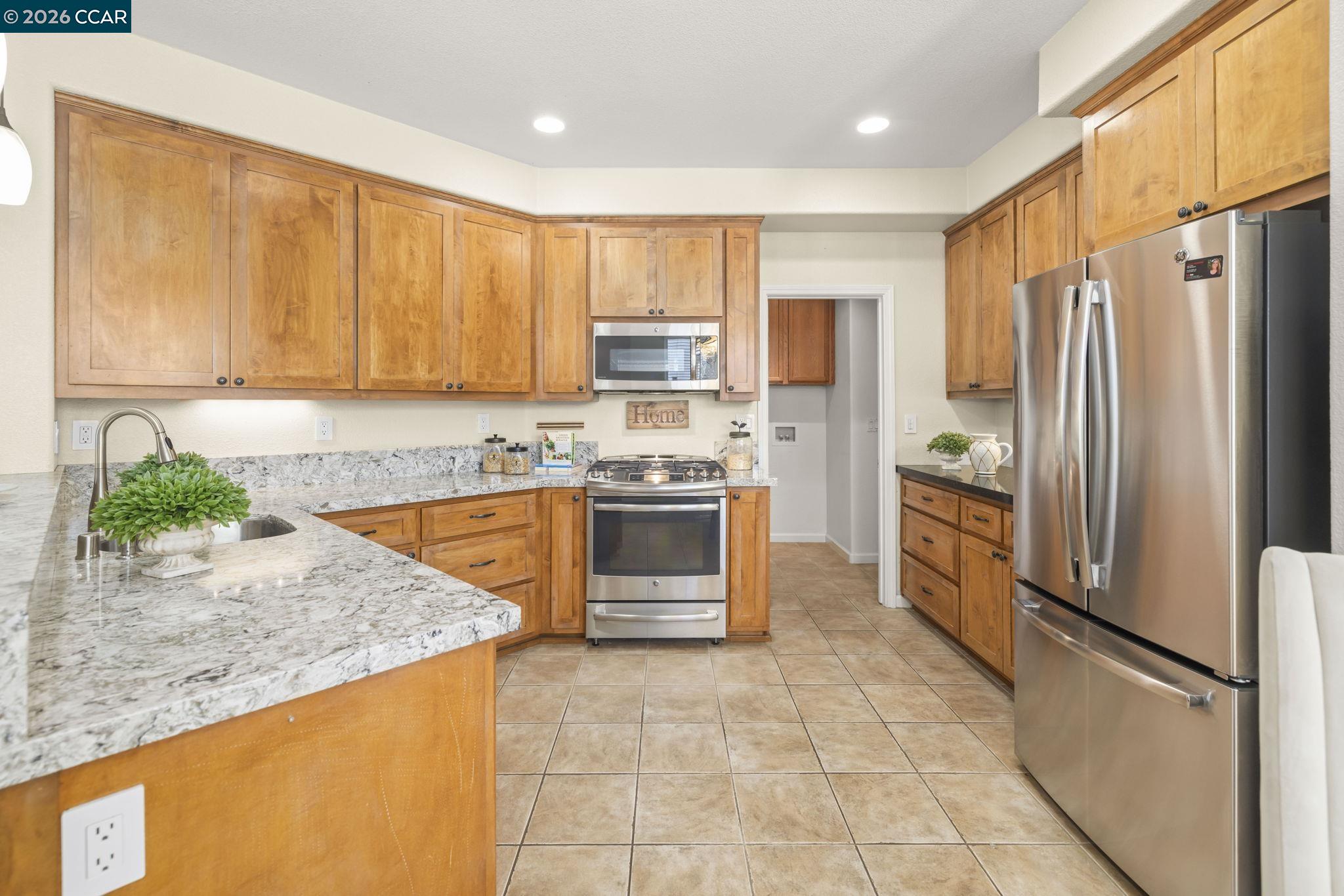 Detail Gallery Image 4 of 28 For 510 Crystal Rose Court, Fairfield,  CA 94534 - 3 Beds | 2 Baths