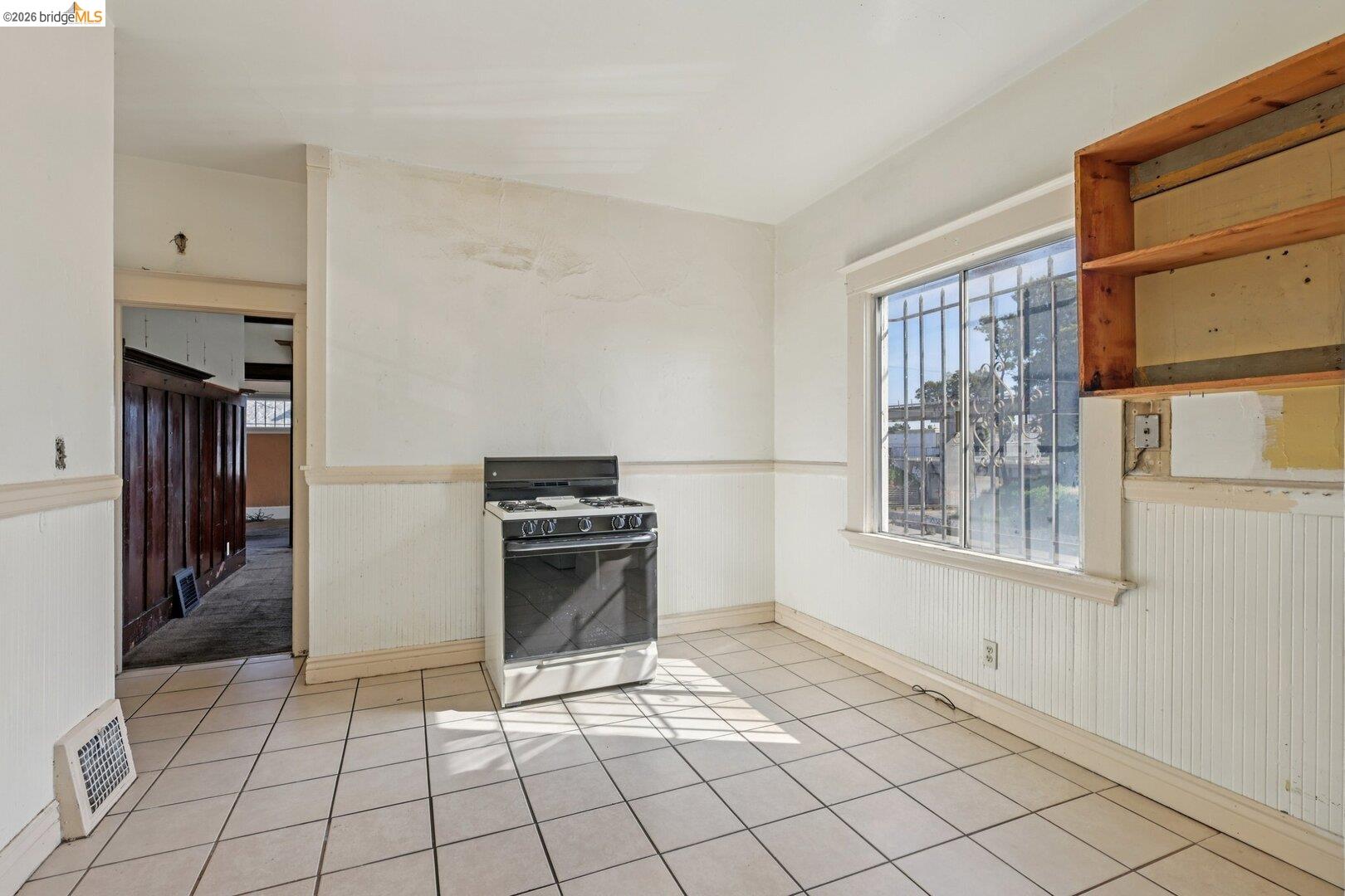 Detail Gallery Image 13 of 31 For 1201 41st Ave, Oakland,  CA 94601 - 2 Beds | 1 Baths