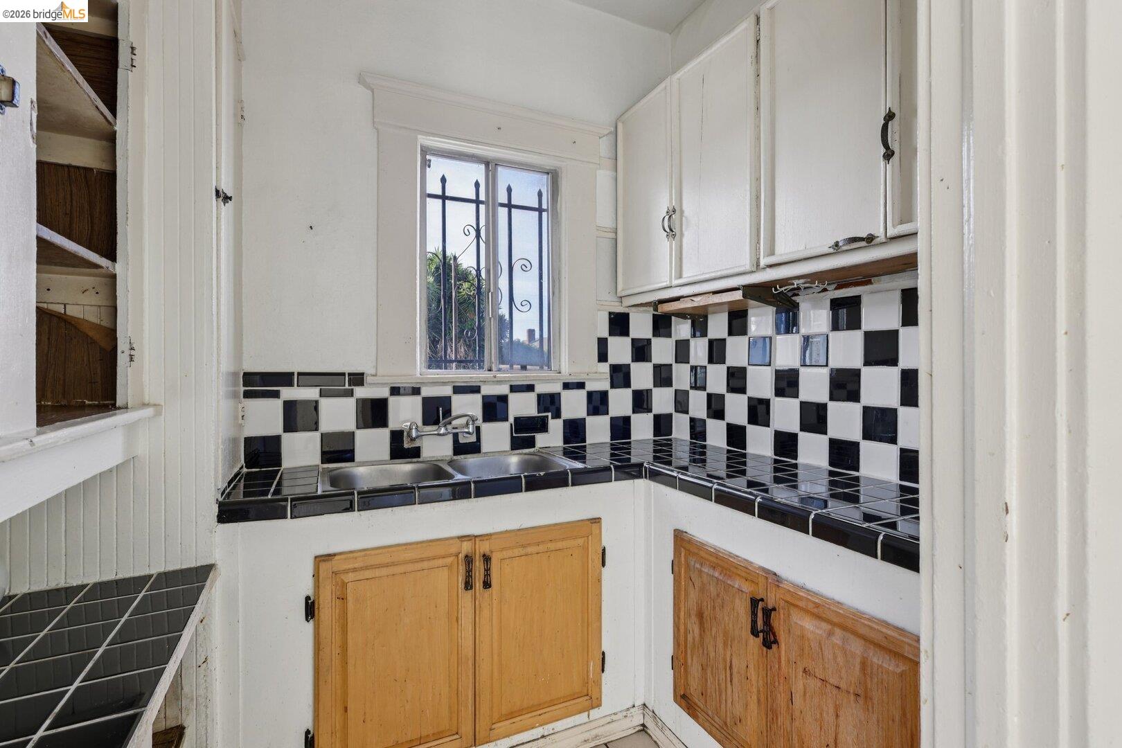 Detail Gallery Image 17 of 31 For 1201 41st Ave, Oakland,  CA 94601 - 2 Beds | 1 Baths