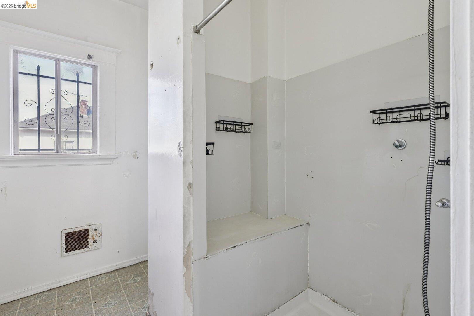 Detail Gallery Image 21 of 31 For 1201 41st Ave, Oakland,  CA 94601 - 2 Beds | 1 Baths