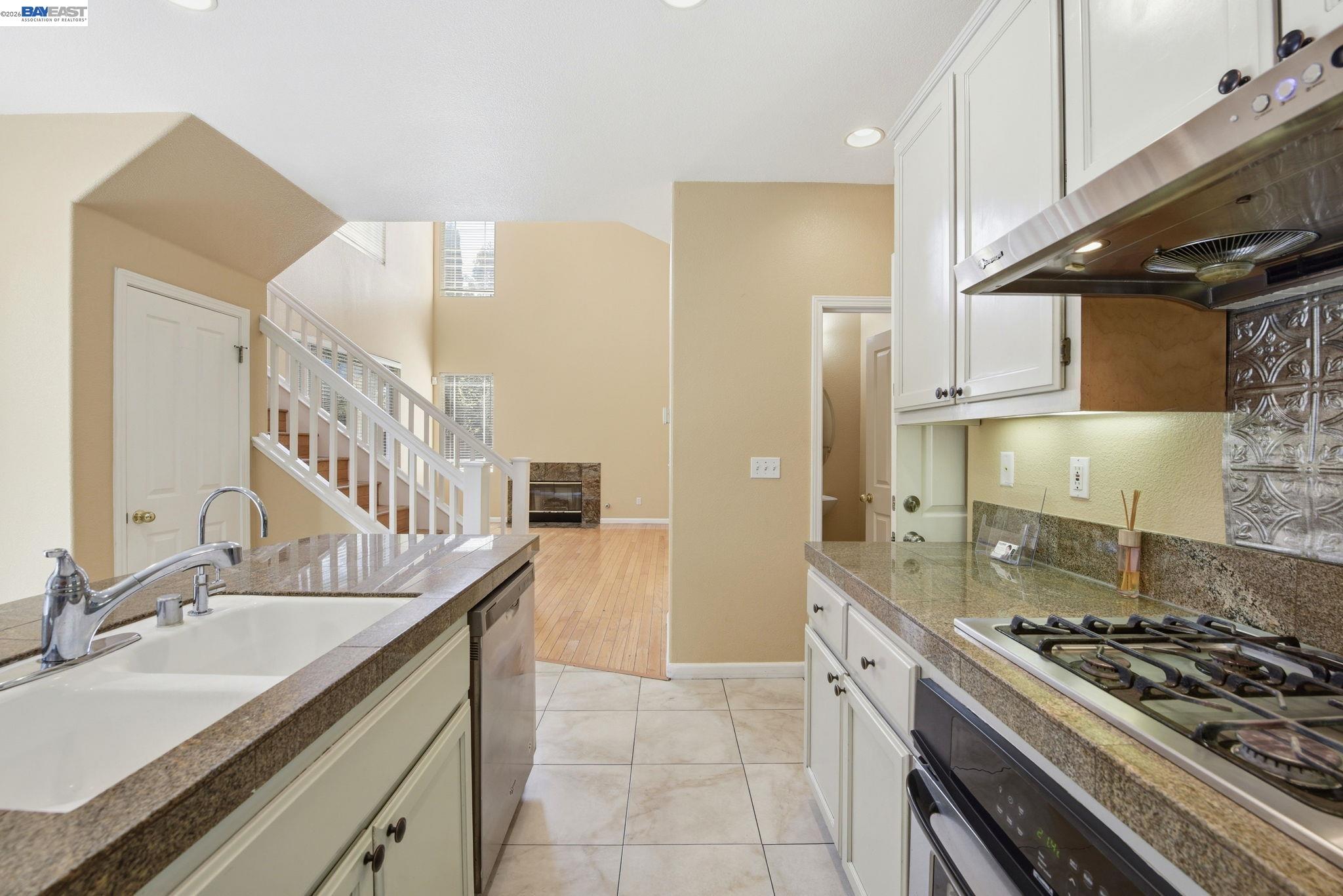 Detail Gallery Image 13 of 42 For 110 Pear Ln, Union City,  CA 94587 - 4 Beds | 2/1 Baths