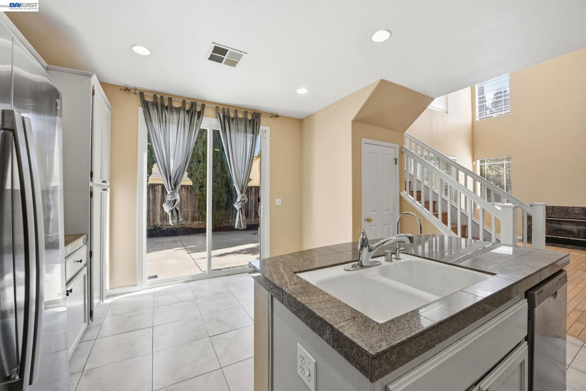 Detail Gallery Image 14 of 42 For 110 Pear Ln, Union City,  CA 94587 - 4 Beds | 2/1 Baths